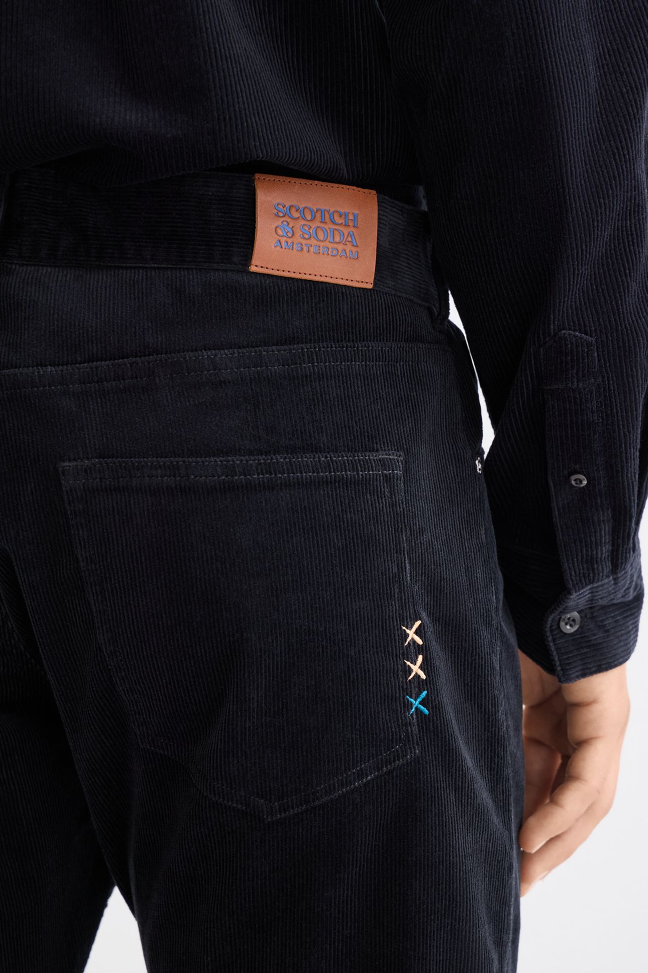 THE ZEE STRAIGHT JEANS IN COLOURED CORDUROY ANTRACITE 6