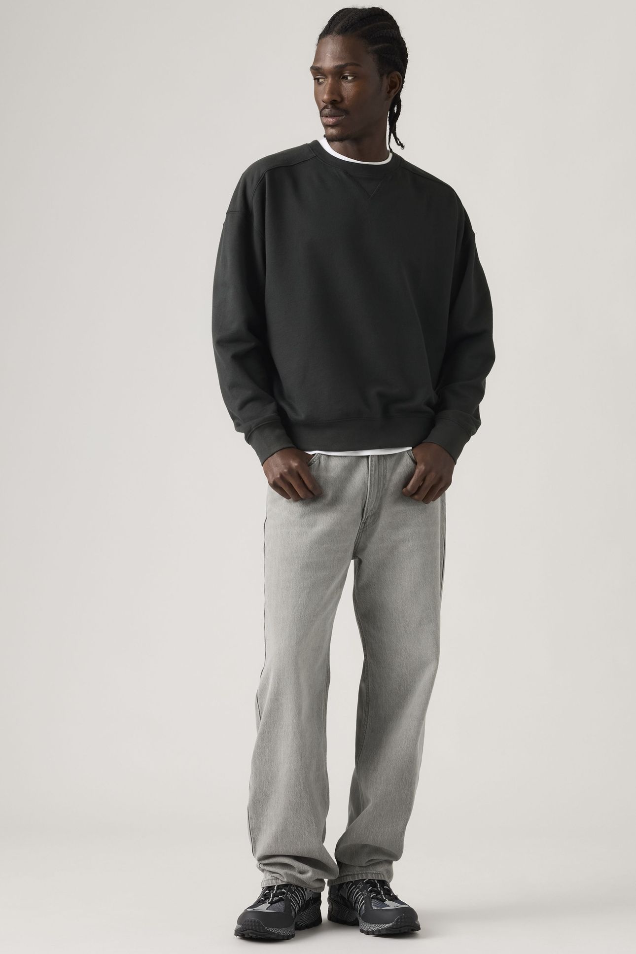 565™ LOOSE STRAIGHT LIGHTWEIGHT JEANS 2