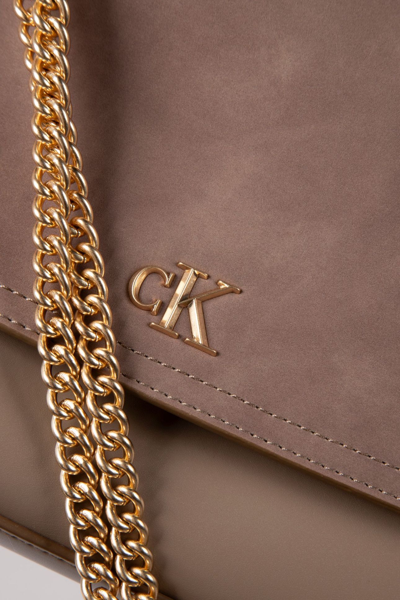 CK CONVERTIBLE CHAIN BRUSHED BAG DESERT TAUPE 4