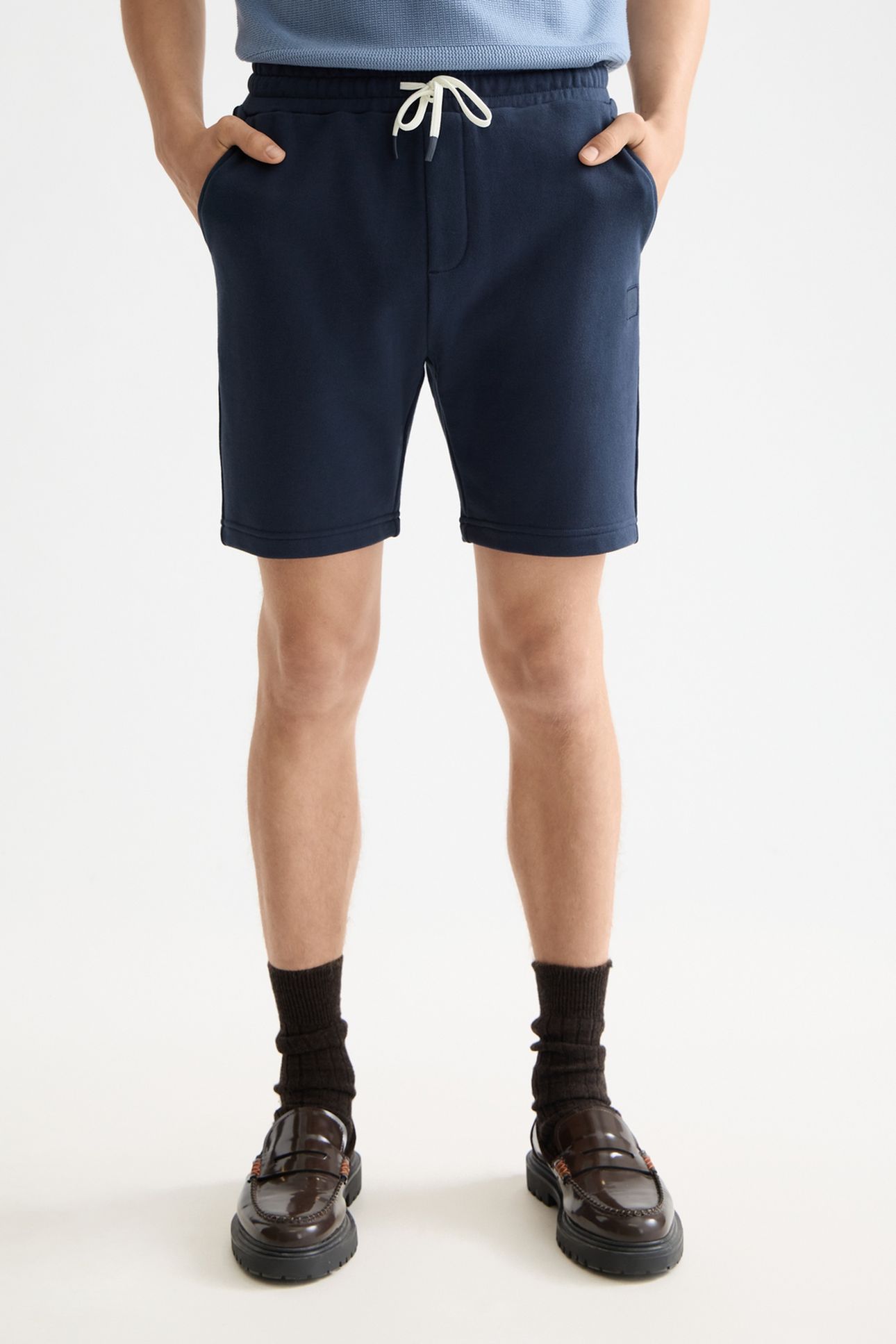 LOGO BADGE SWEATSHORTS SKY CAPTAIN 2