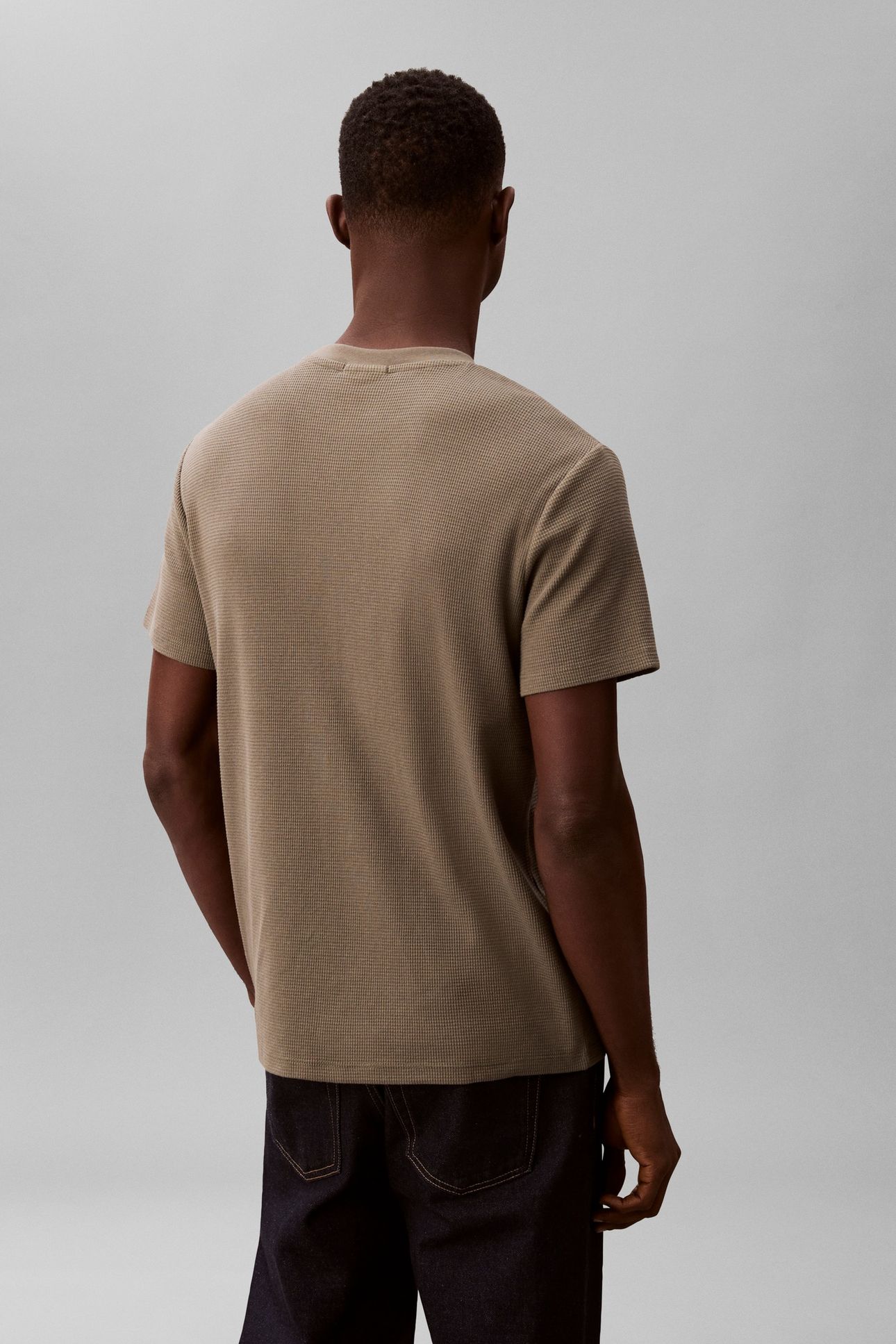 SHORT SLEEVE WAFFLE BADGE CREW DUSTY OLIVE 3