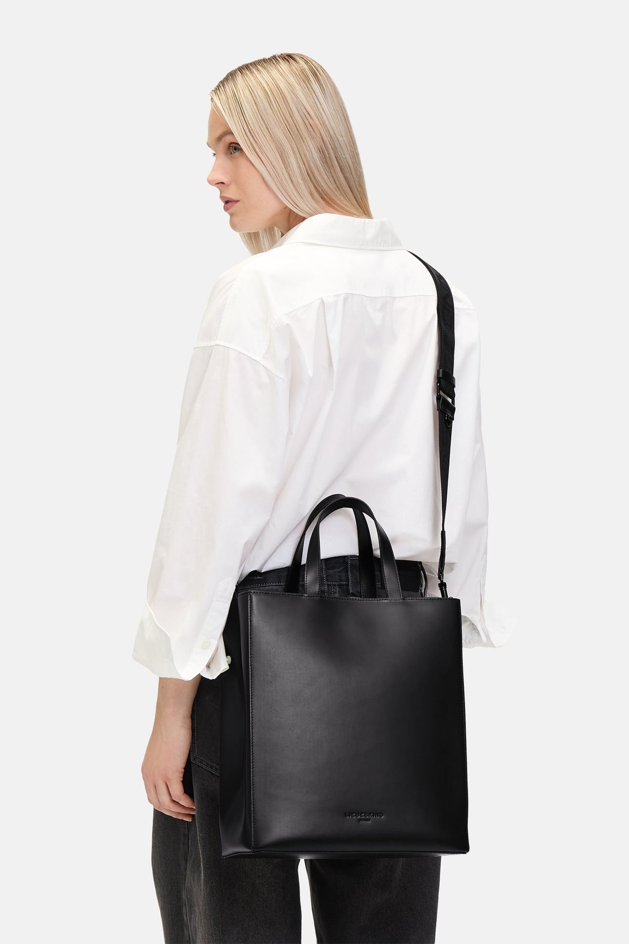 TOTE MEDIUM BLACK 1