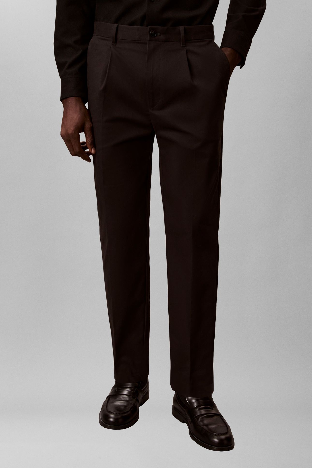 TAPERED STRETCH SATEEN CHINO TROUSERS BLACK 5