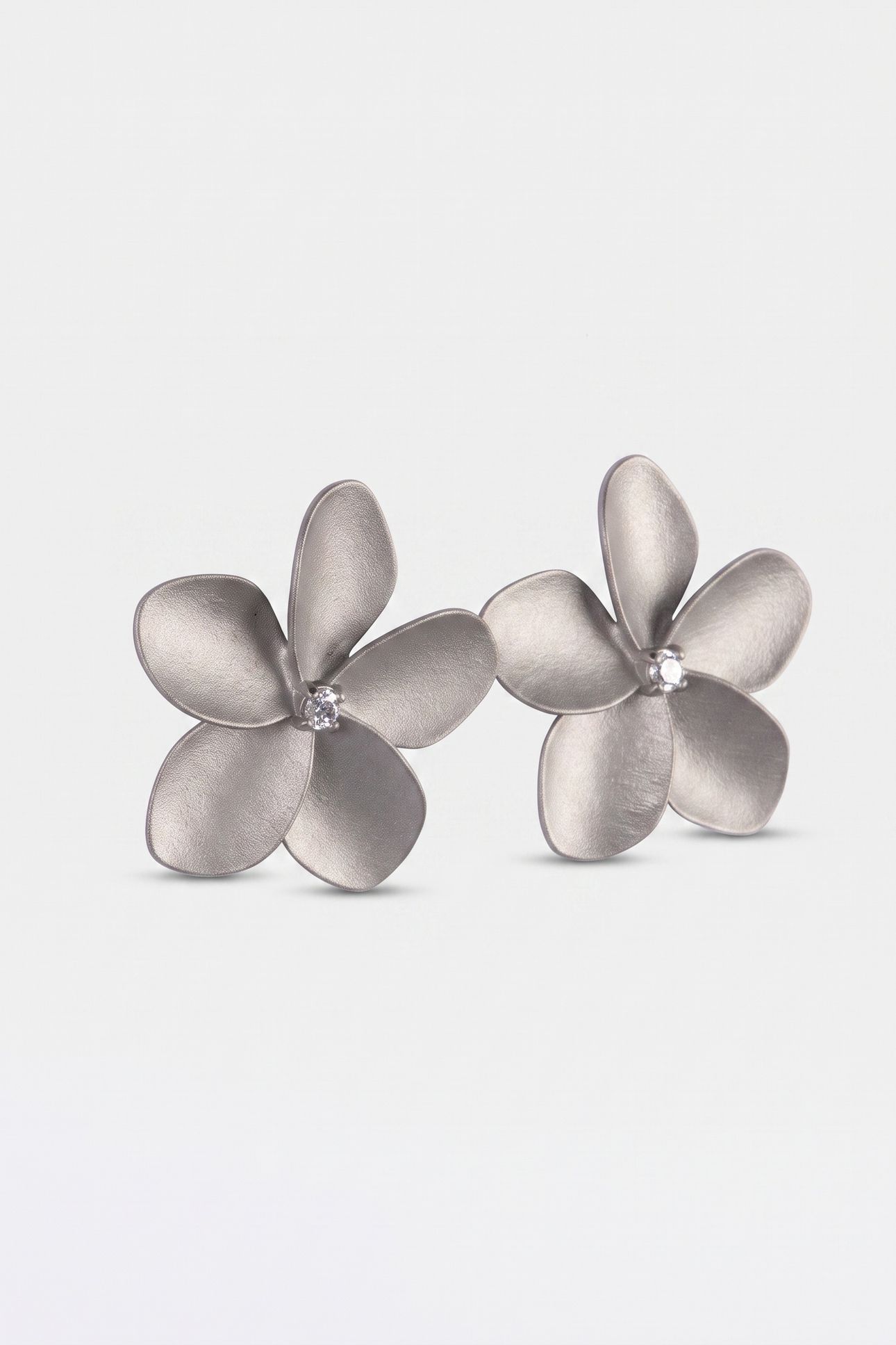 MAHINA CLUB EMPOWHER OHRRINGE SILVER 4