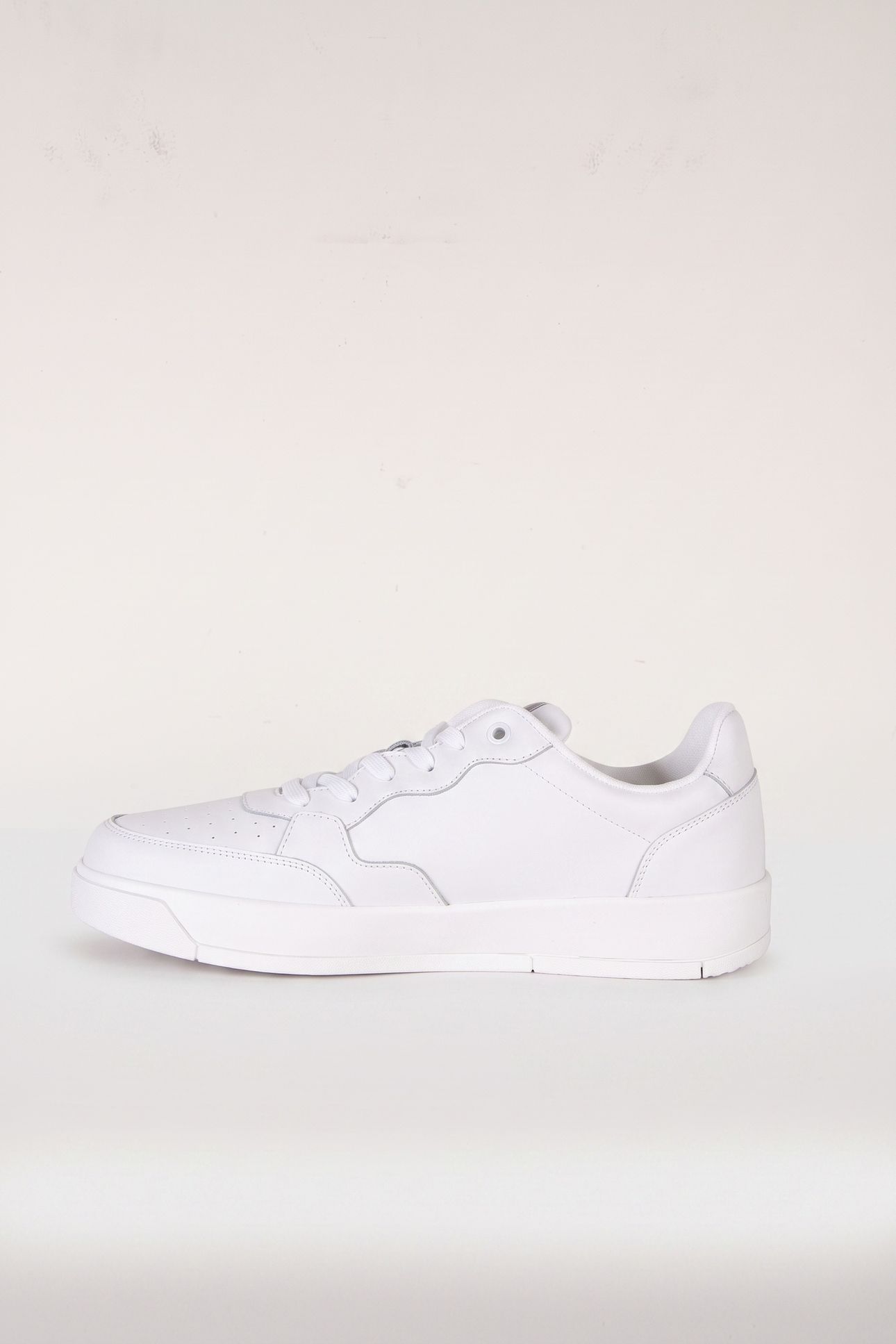 RETRO ESSENTIAL SNEAKERS WHITE 2