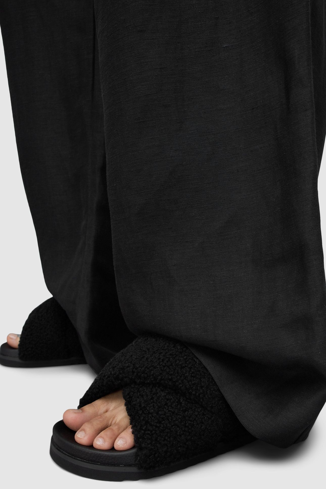 SAKI SHEARLING SANDA BLACK 4