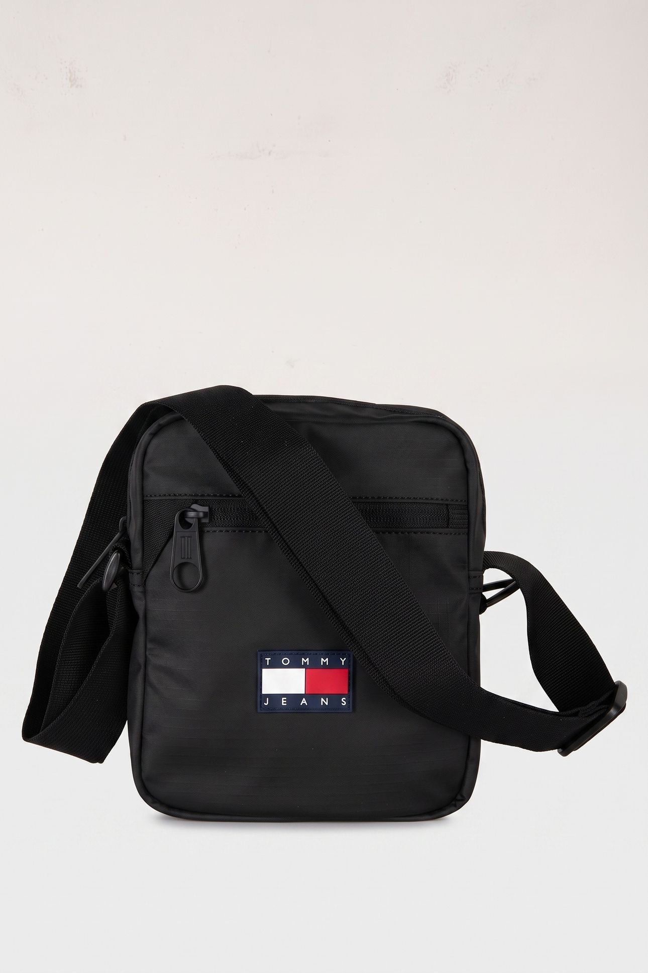 DAILY TECH REPORTER CROSSOVER BAG BLACK 2