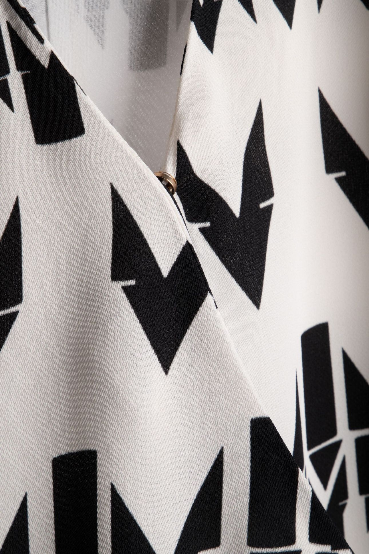 BRITNEY WRAP W/ CHAI GEOMETRIC MONOGRAM B 4