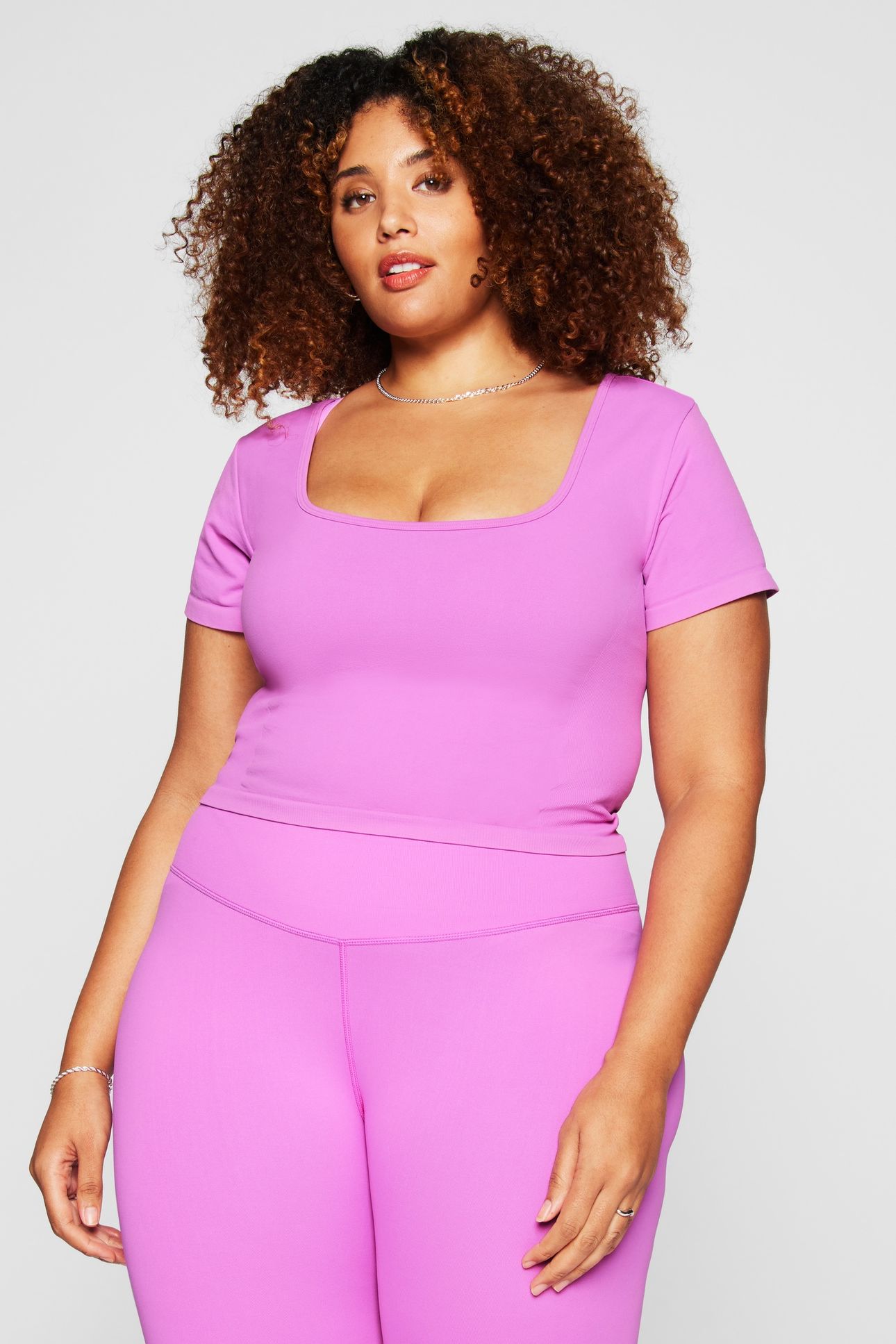 SLEEK SEAMLESS SCOOP NECK SHORT-SLEEVE TOP ELECTRIC ORCHID 1