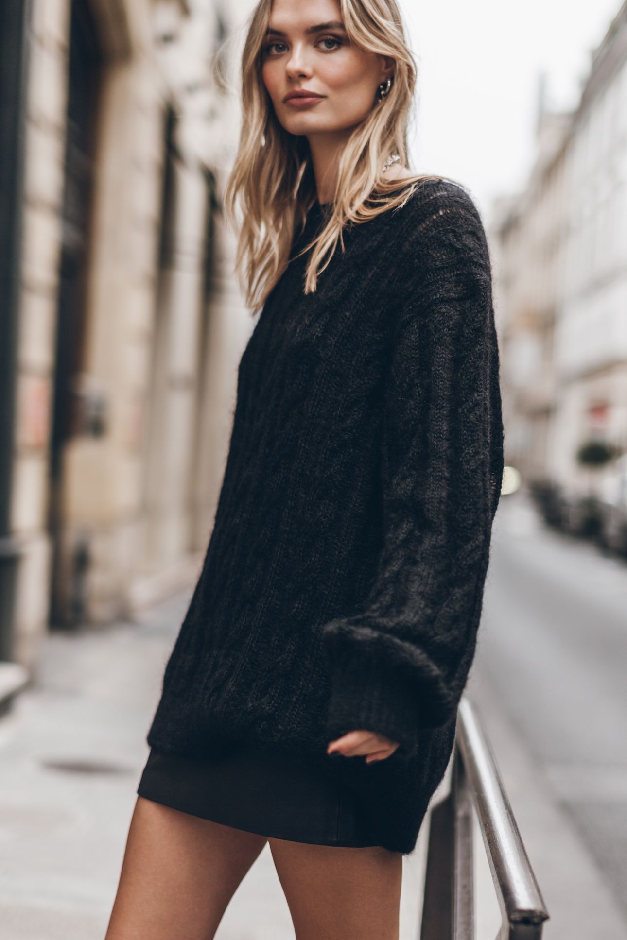 THE BLACK OVERSIZED CABLE KNITTED SWEATER BLACK 2