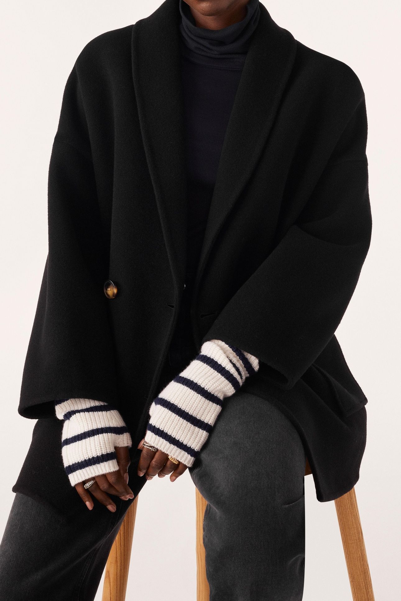 MID-LENGTH COAT BLACK 3