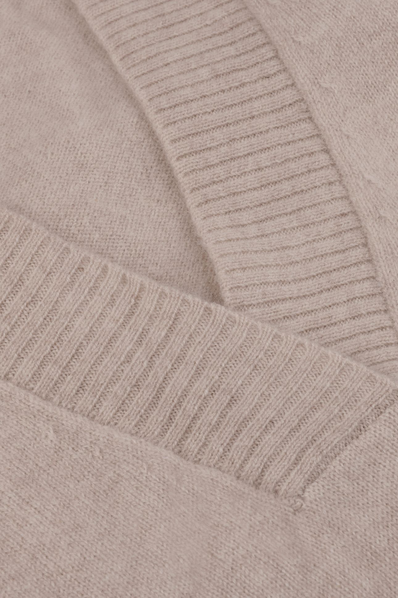 DUVET, V-NECK BEIGE 4