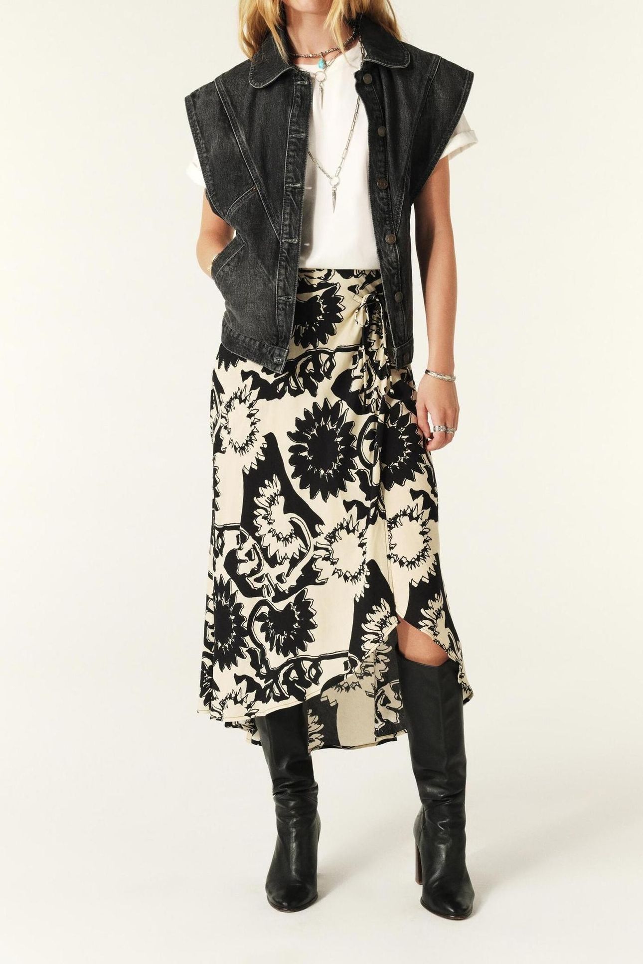 MID-LENGTH SKIRT BLACK 4