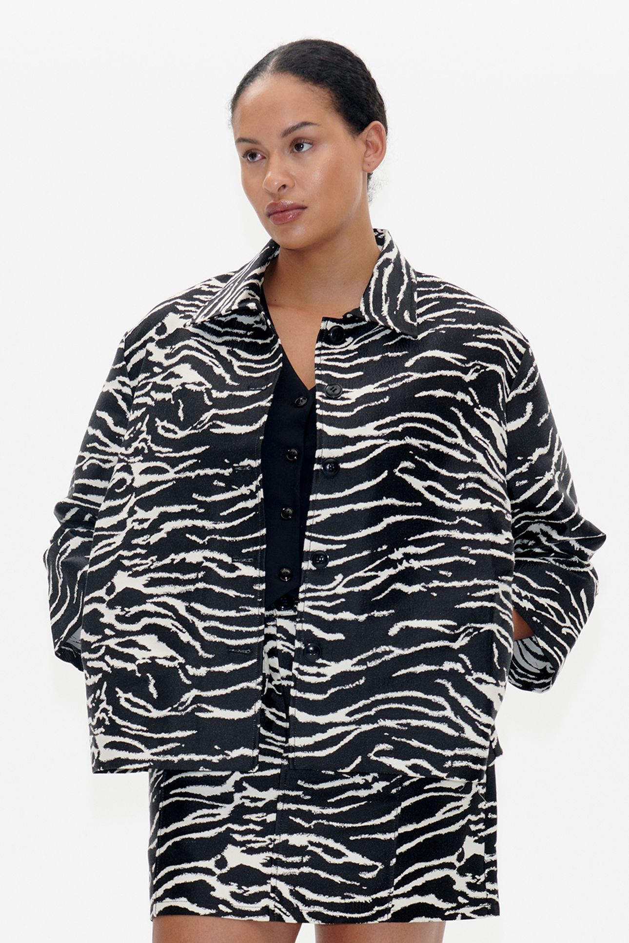BESSIE JACKET BLACK WHISPER ZEBRA 1