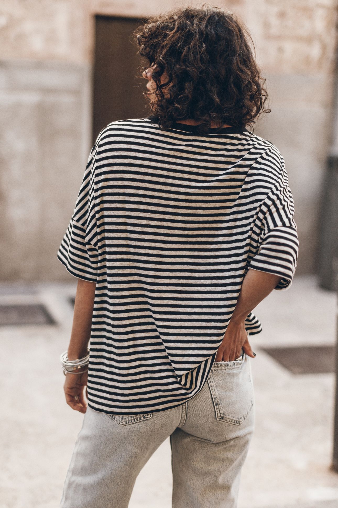 THE STRIPED LONG LOOSE THIN LINEN T-SHIRT BLACK 2