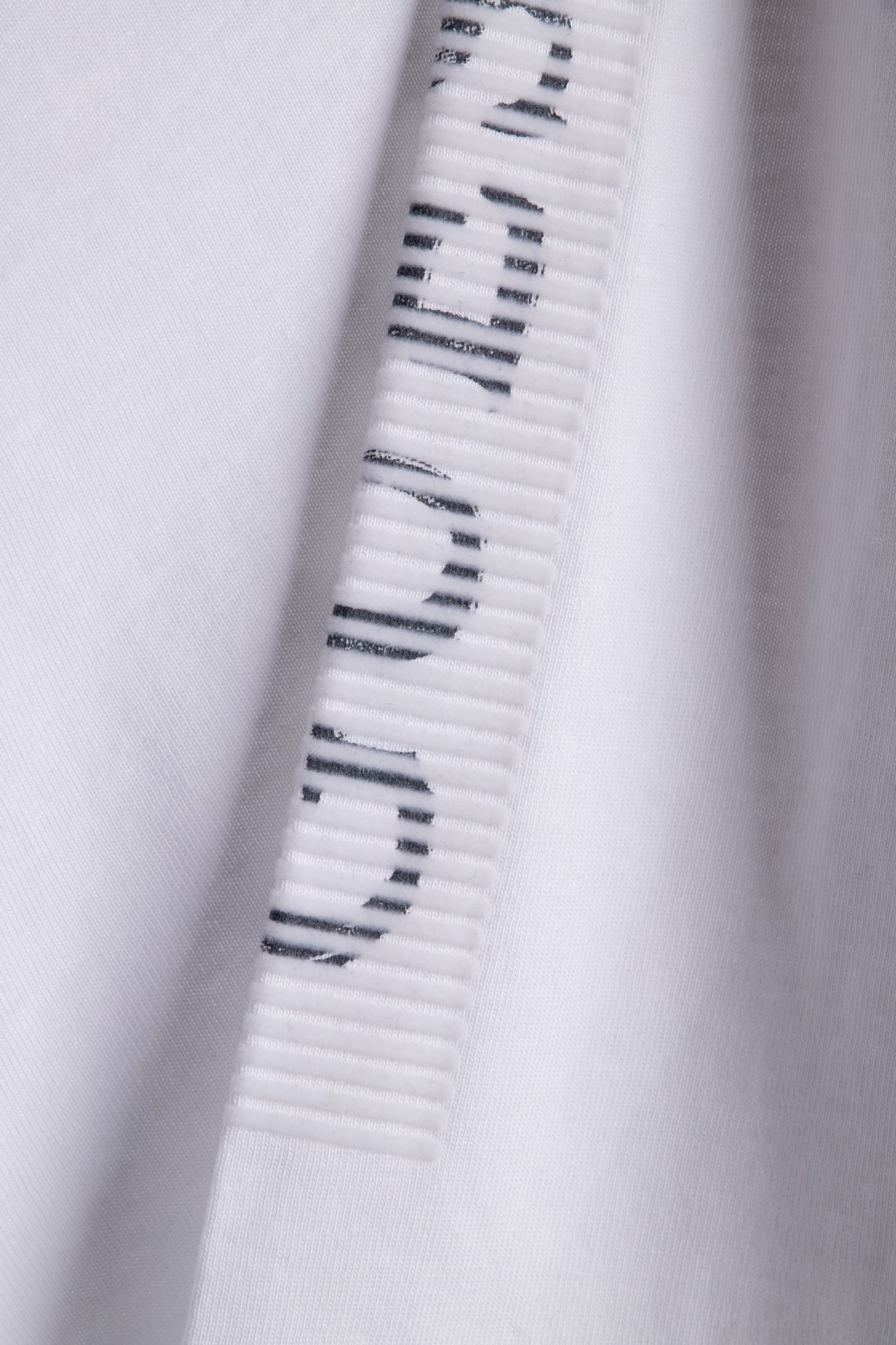 CN LS SLEEVES LOGO T PURE WHITE 6