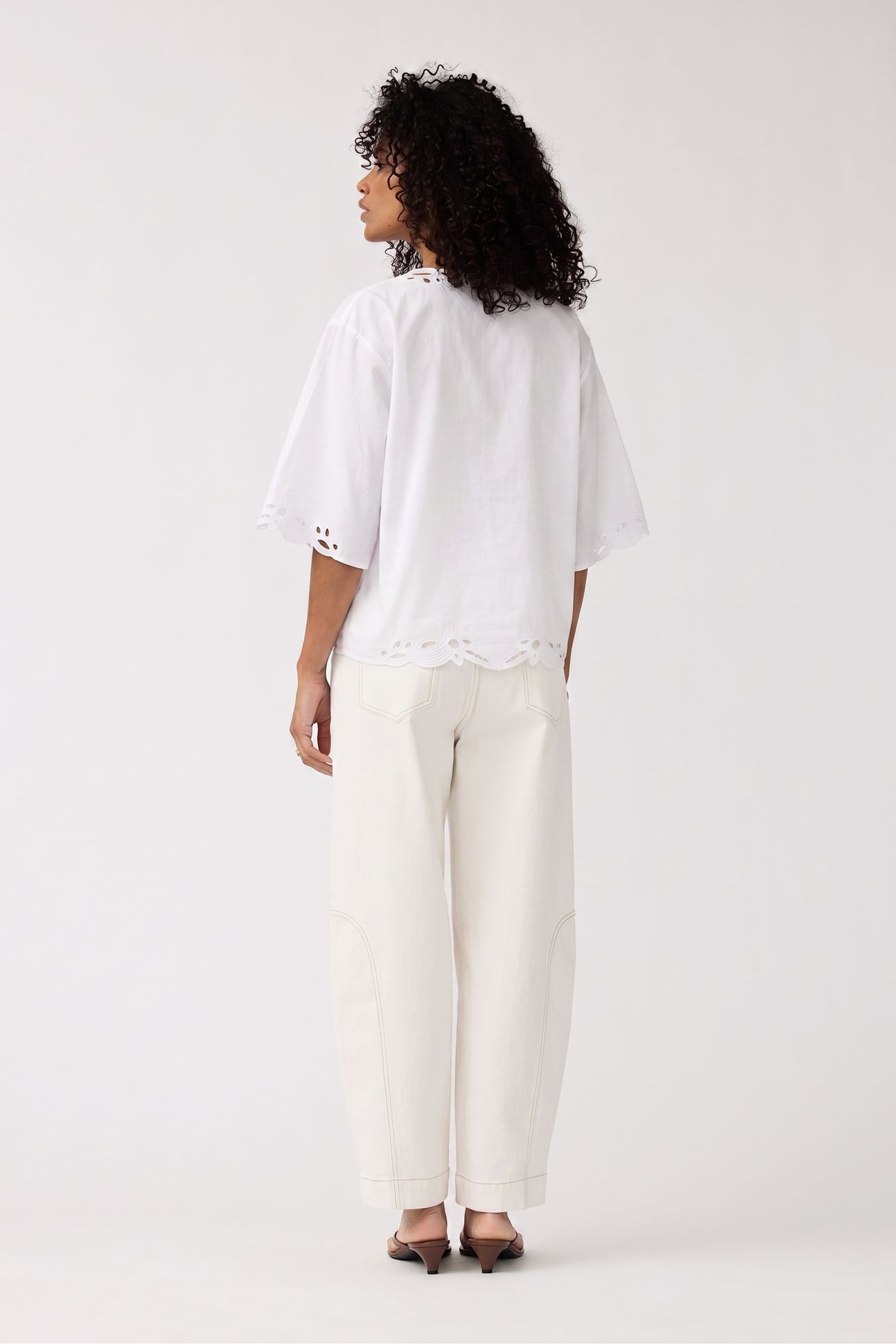 TOP AILA VERY WHITE 3