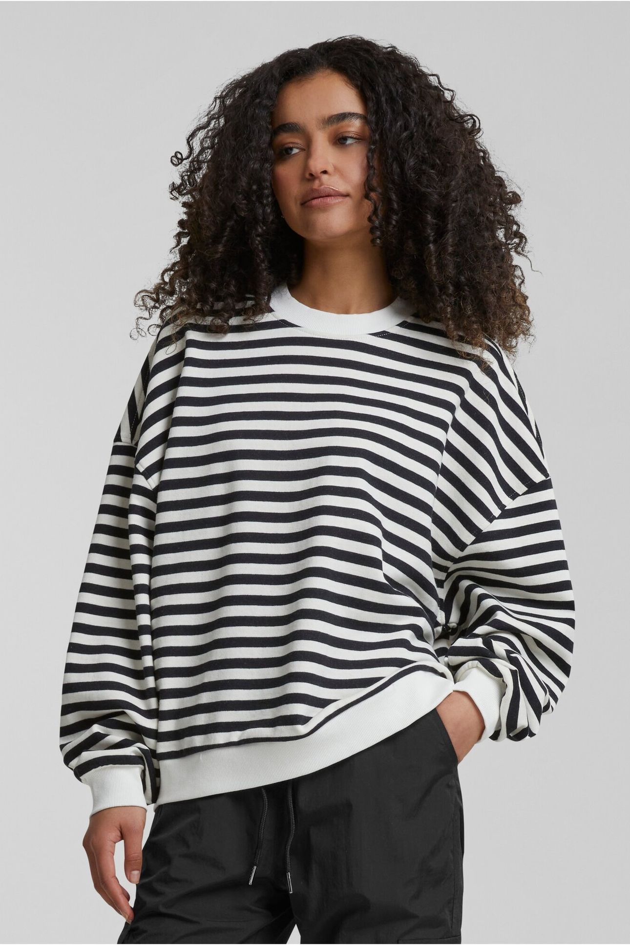 LADIES OVERSIZED STRIPED CREWNECK BLACK/WHITESAND 1