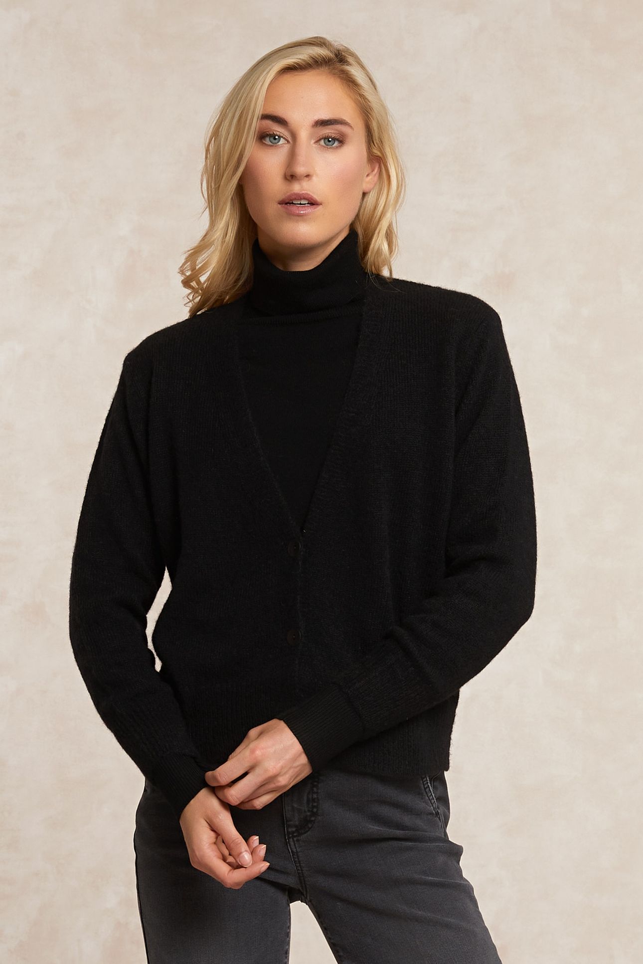BUTTONED ALPACA V-NECK CARDIGAN BLACK 3