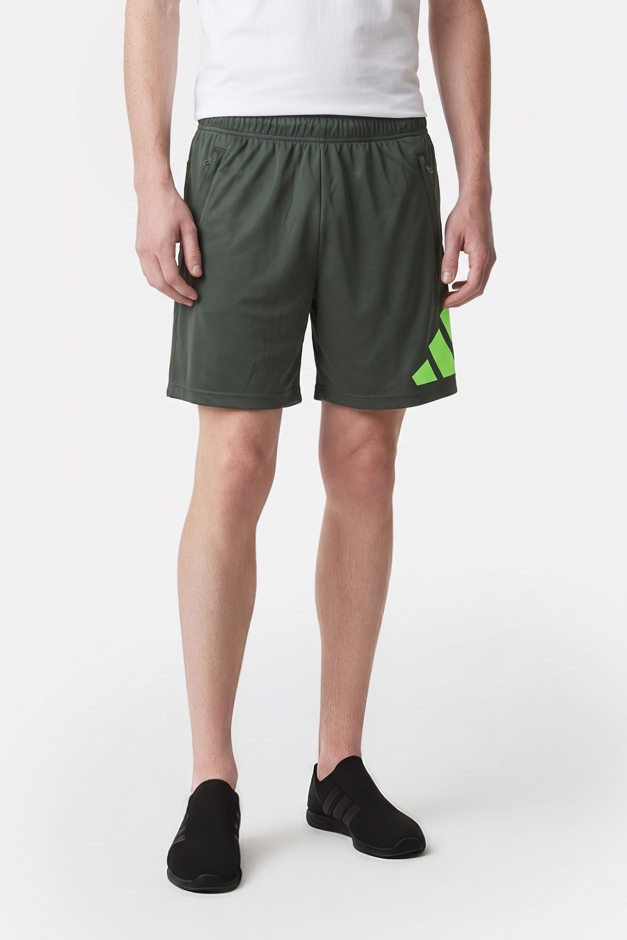 UNISEX PERFORMANCE TRAIN ESSENTIALS LOGO TRAINING SHORTS LEG 2