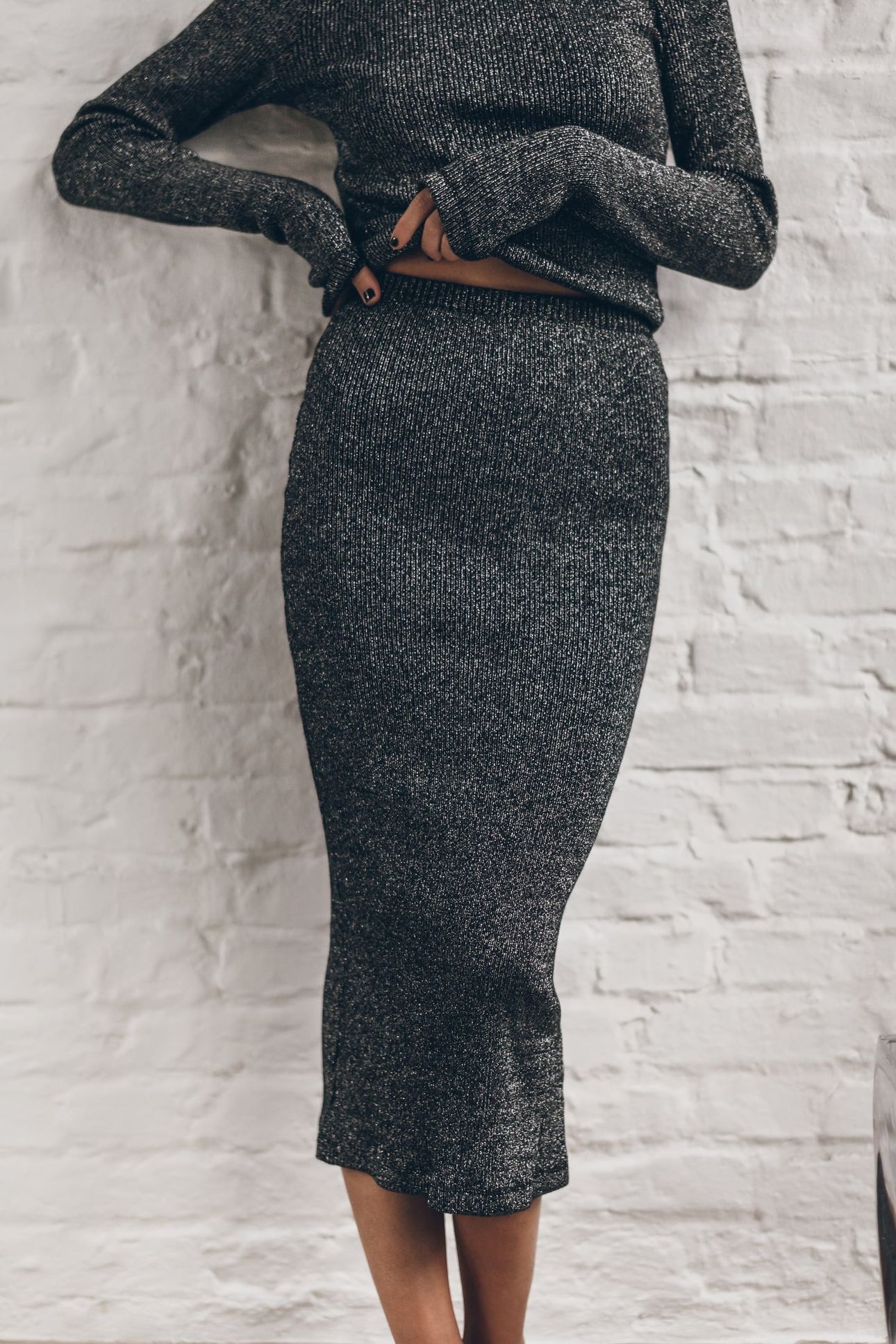 THE DARK GLITTER RIBBED LONG TUBE SKIRT BLACK 1