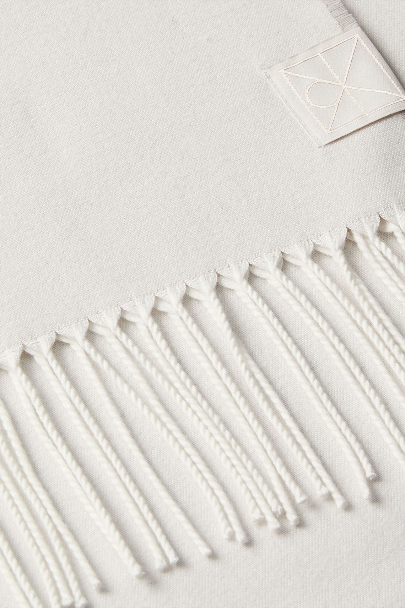 EMBLEM 2-TONE FRINGE SCARF LILY WHITE/CHATEAU 4