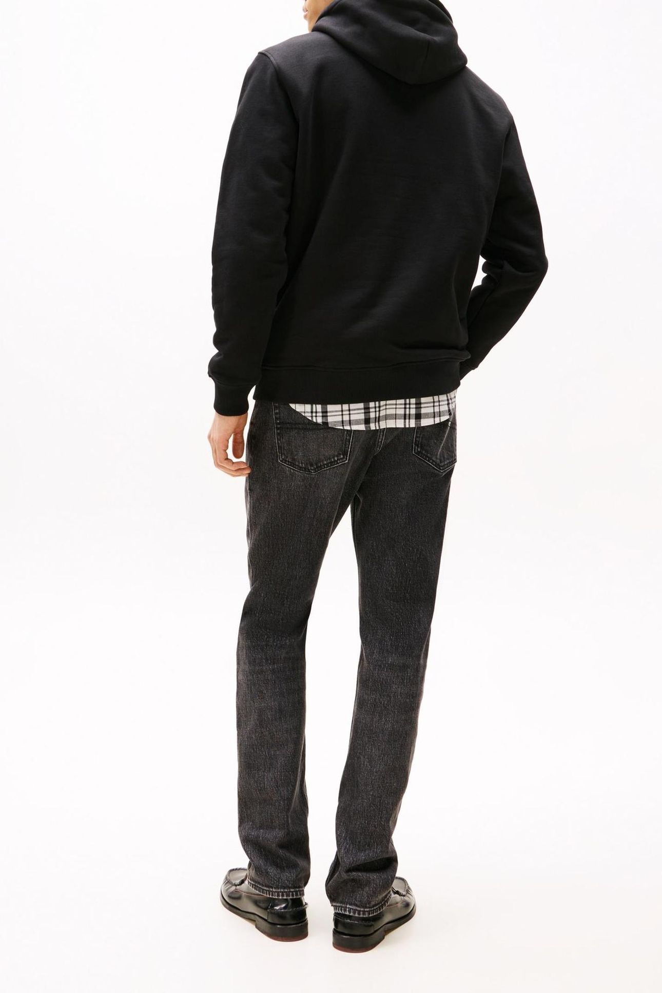 TJM REG BADGE HOODIE BLACK 2