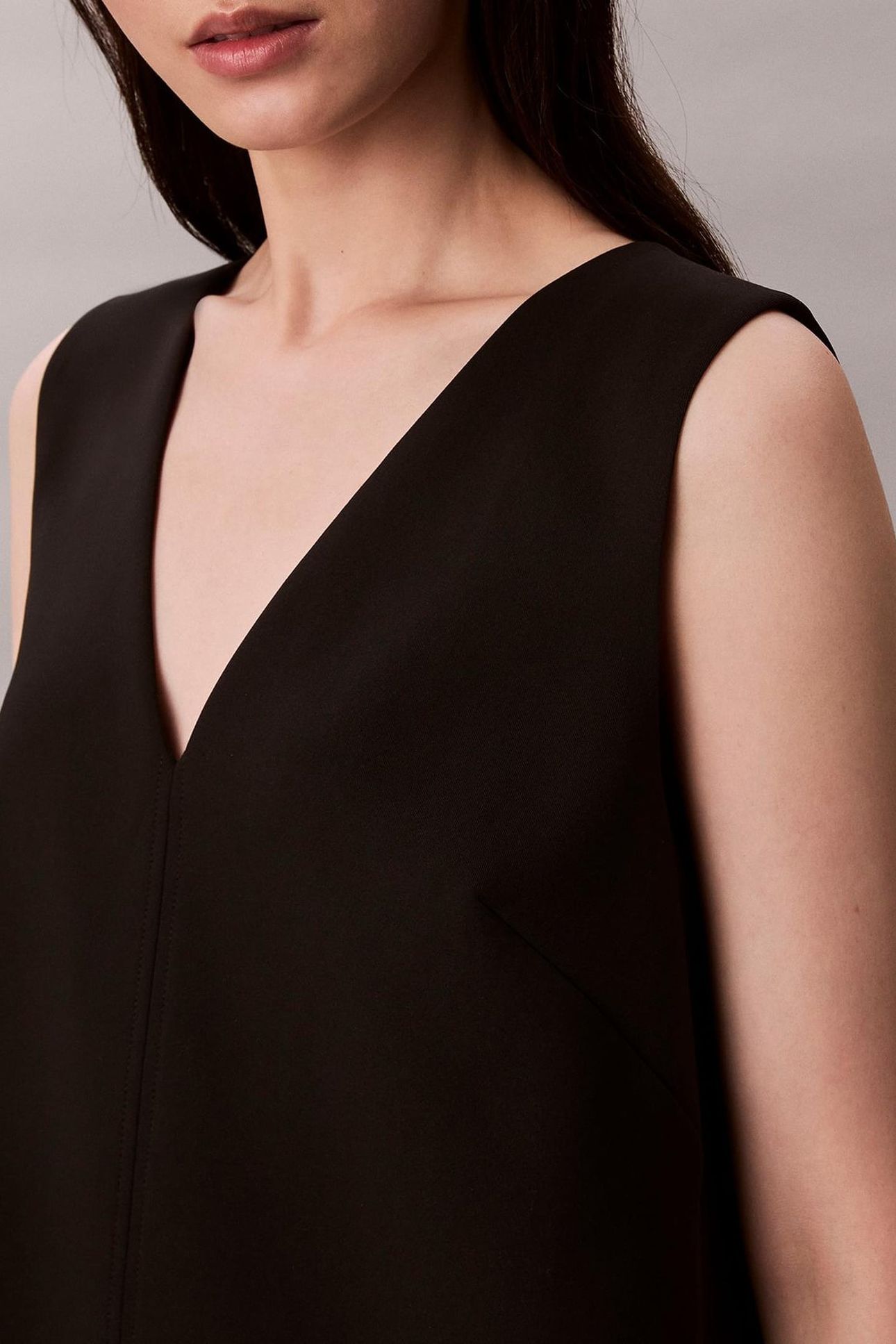 SCUBA V NECK MINI DRESS BLACK 7