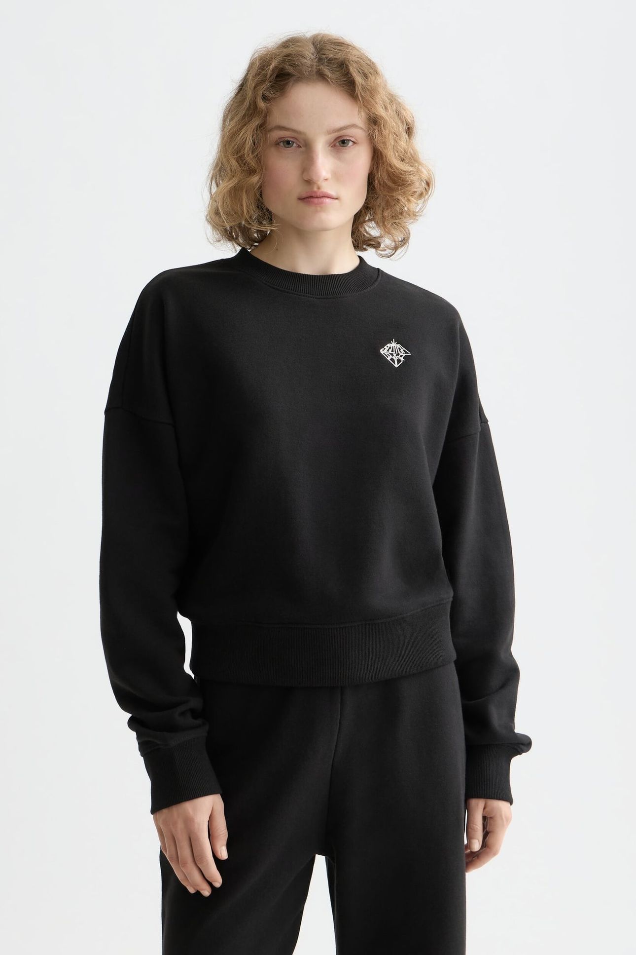 EMBROIDERED LOGO SWEATSHIRT BLACK 1
