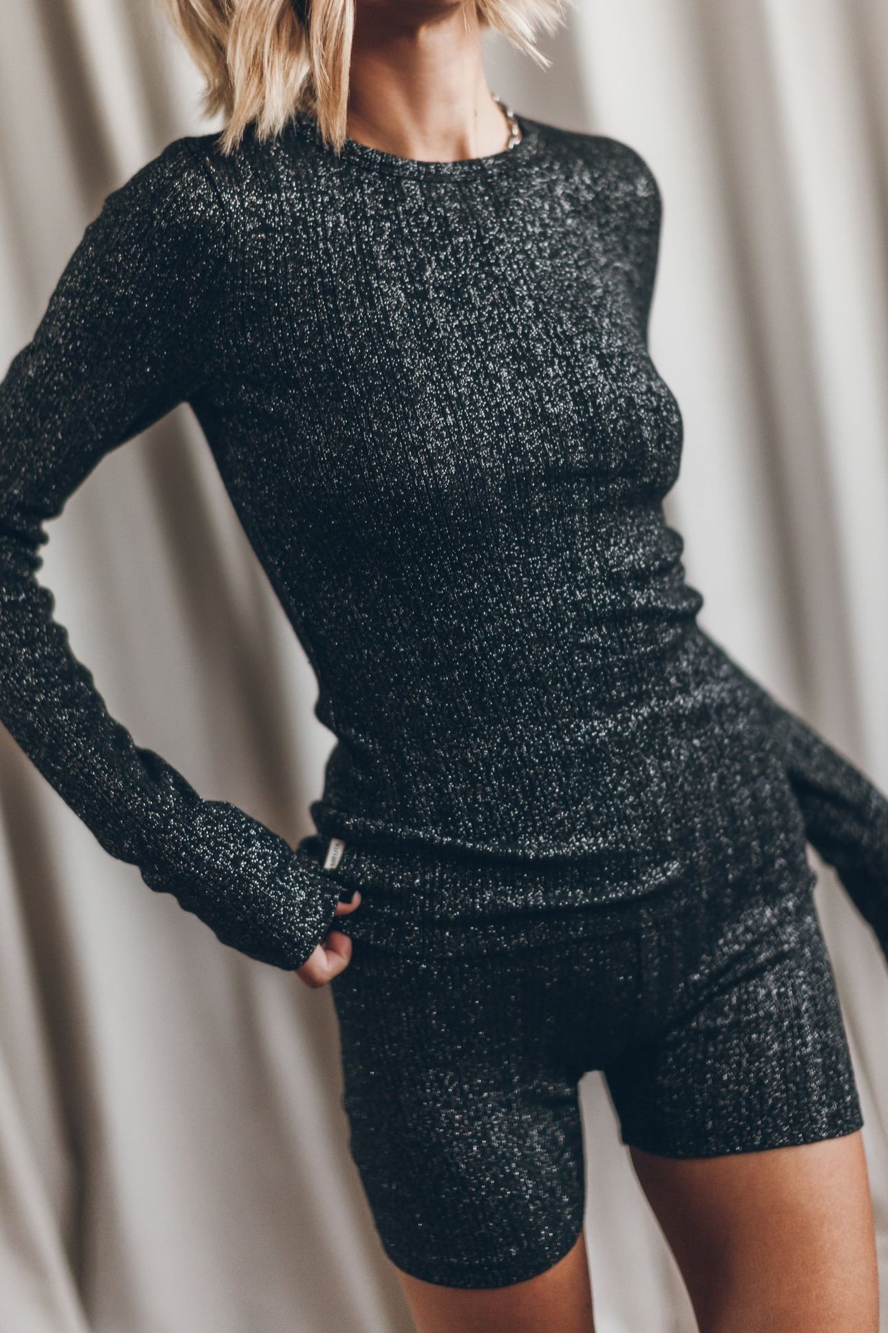 THE SPARKLY RIBBED BIKER SHORTS 2