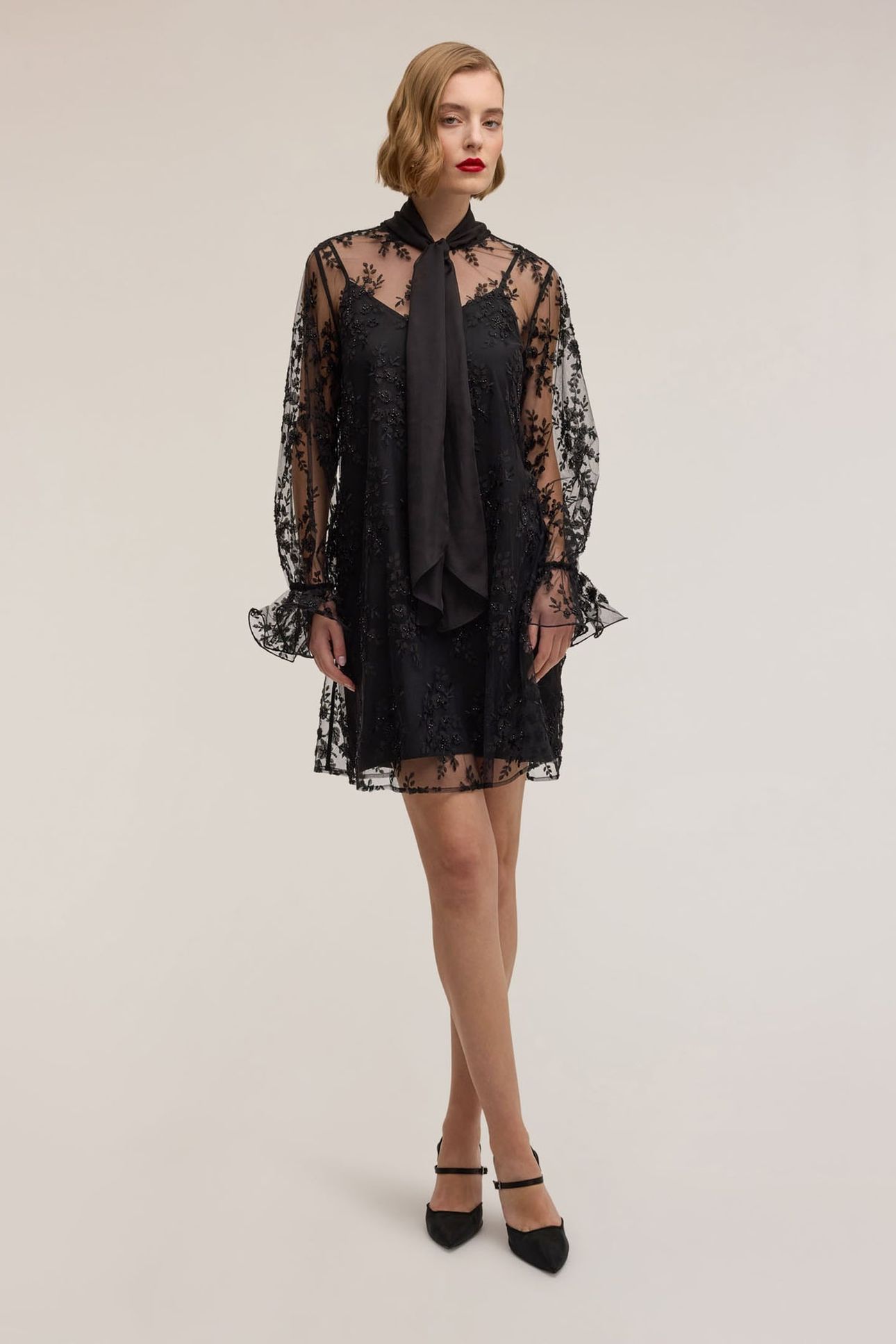 SHORT LACE DRESS WITH BOW SMART COUTURE BLACK 2