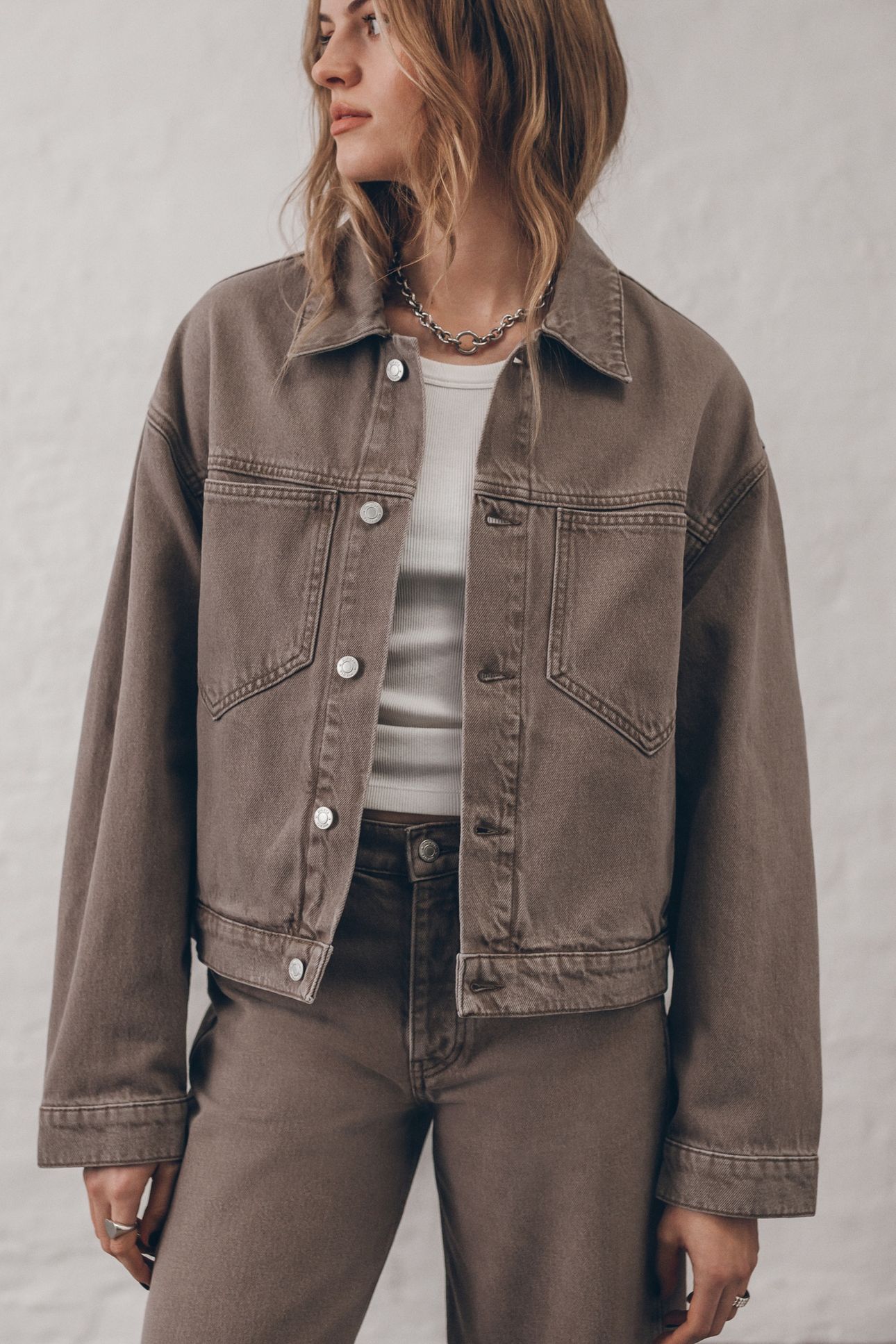 THE CHESTNUT LOOSE DENIM JACKET 1