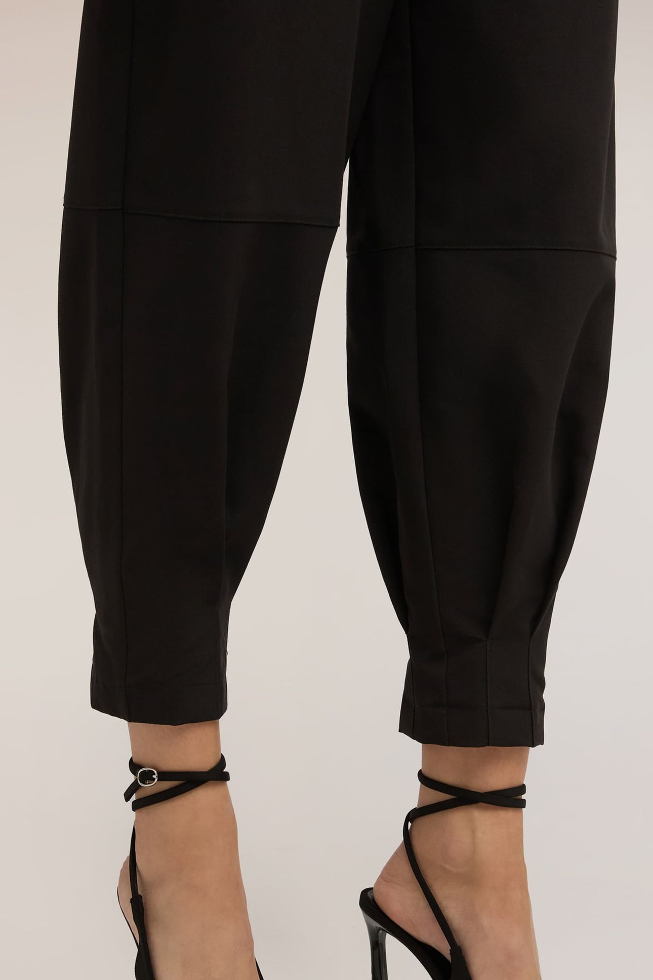 CARROT PANTS WITH CUFF AT THE BOTTOM BLACK 5
