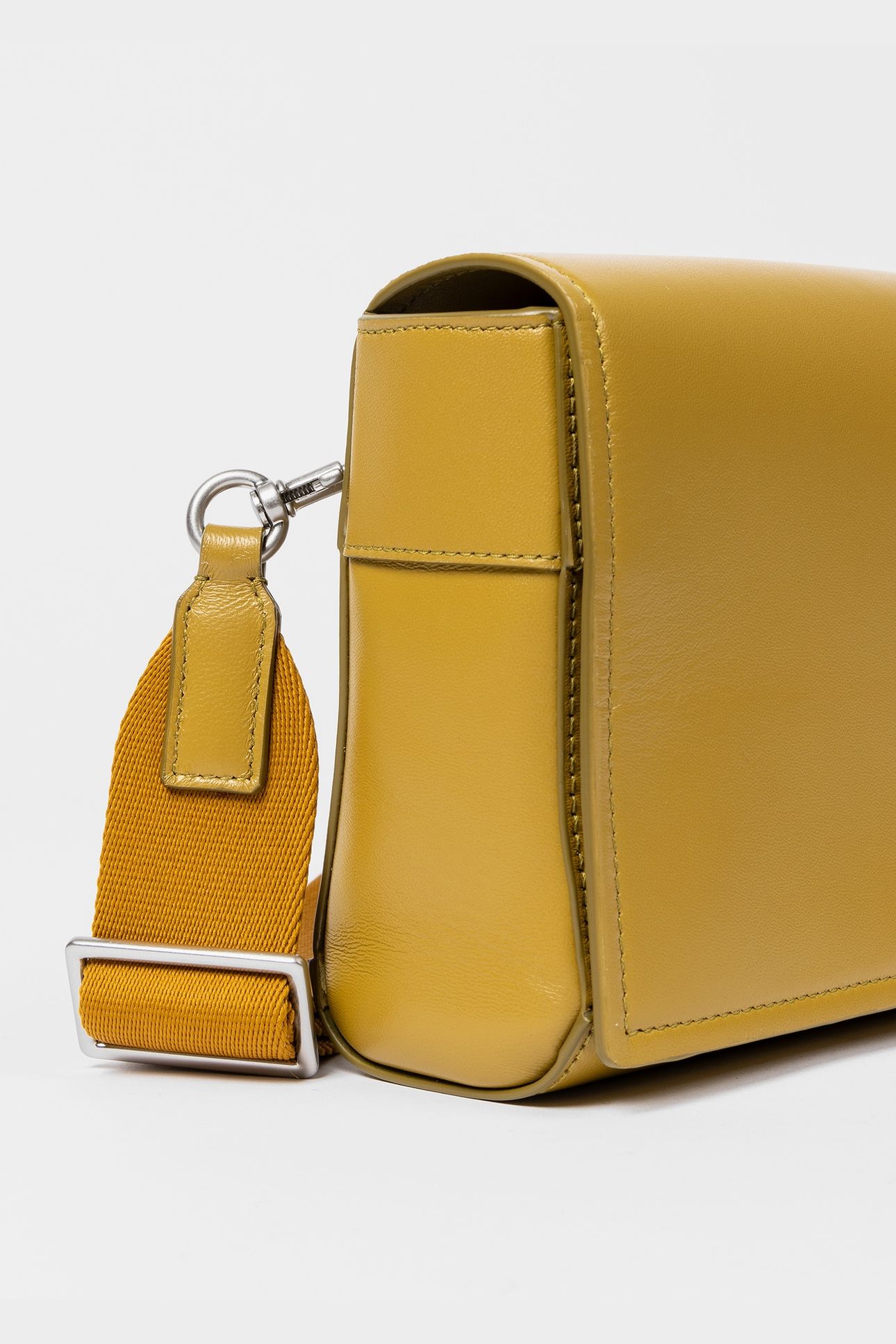 MEN BAG SHOW SML MESSNGR OCHRE YELLOW 9