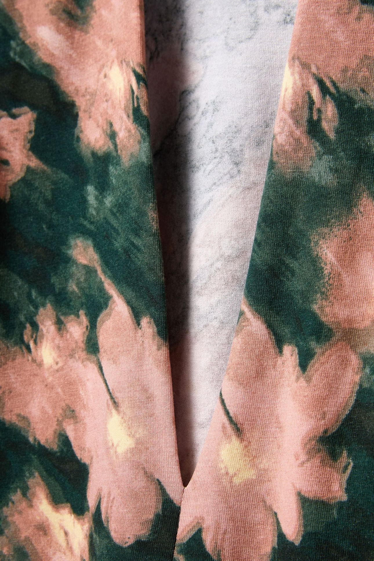 LONG SLEEVE KNIT TOP SCARAB BLURRED FLORAL 8