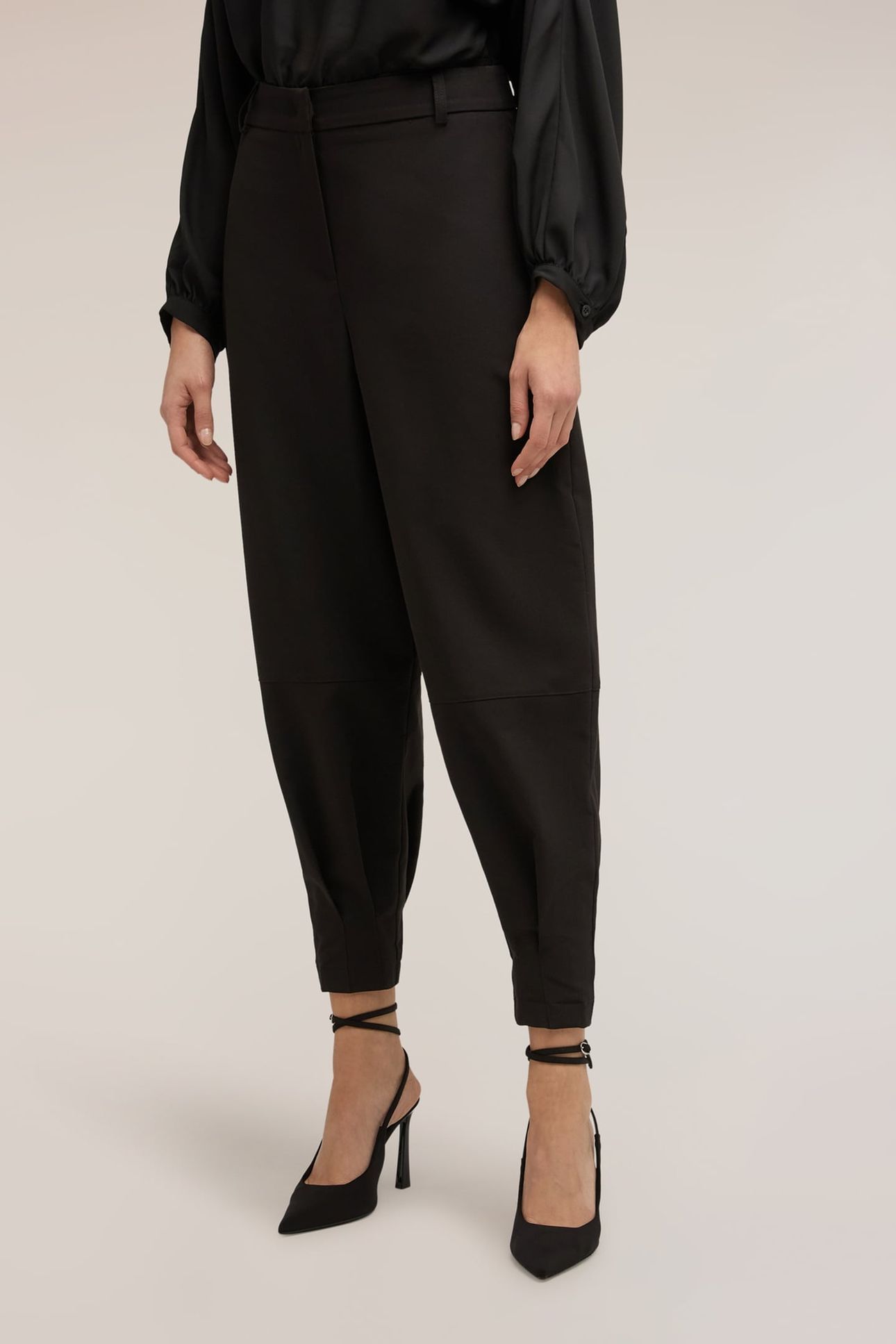 CARROT PANTS WITH CUFF AT THE BOTTOM BLACK 1