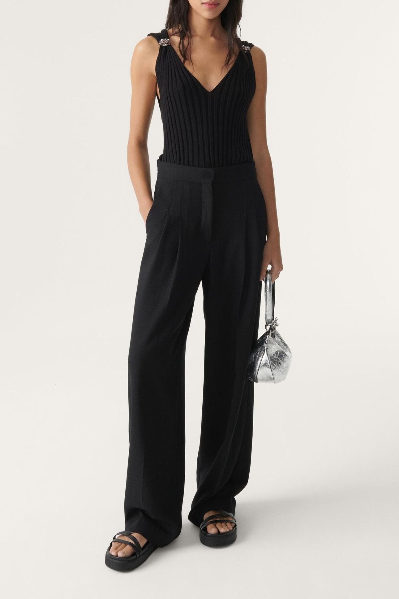 SLEEVELESS KNIT BLACK 6