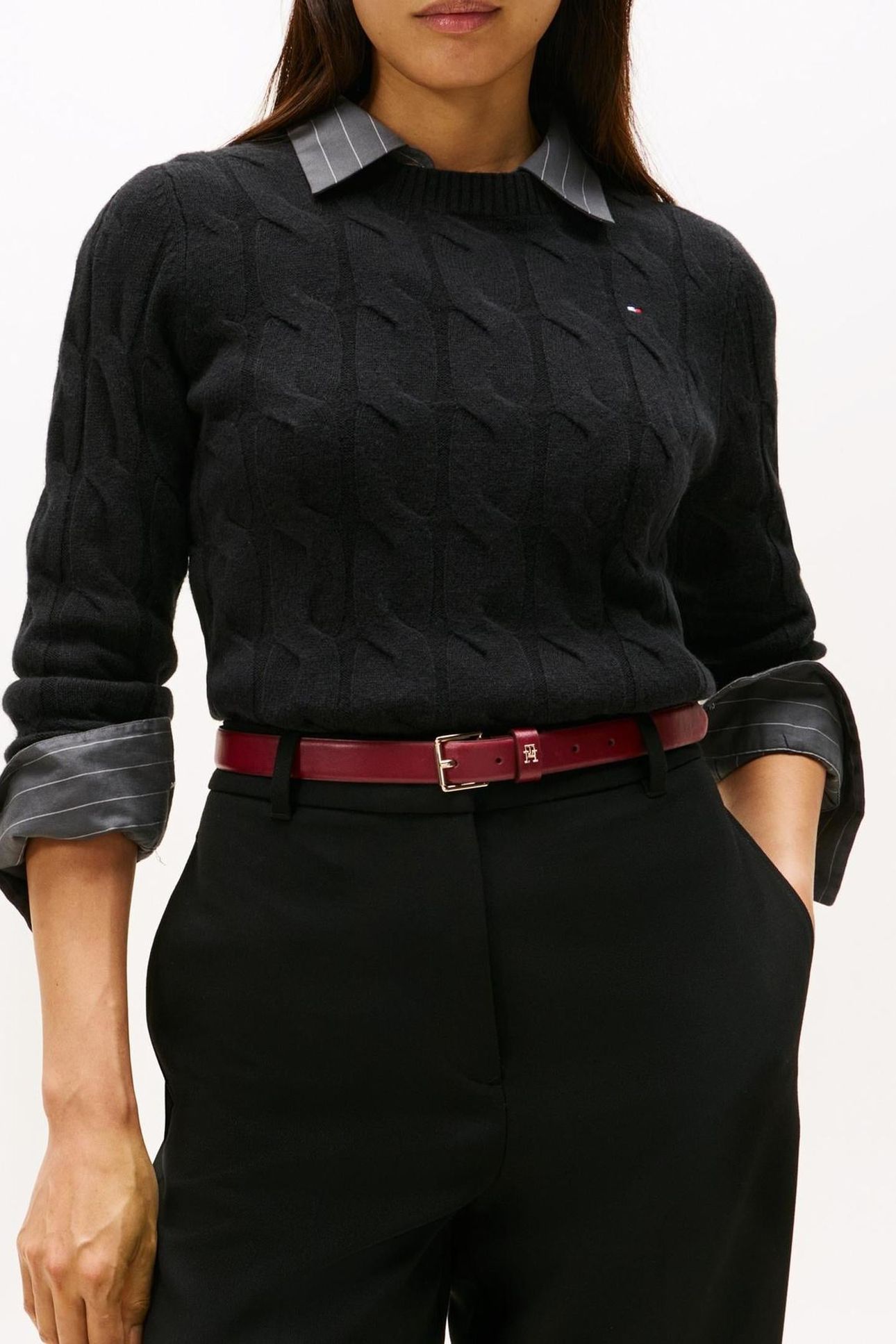 SOFT WOOL CABLE C-NECK BLACK 6