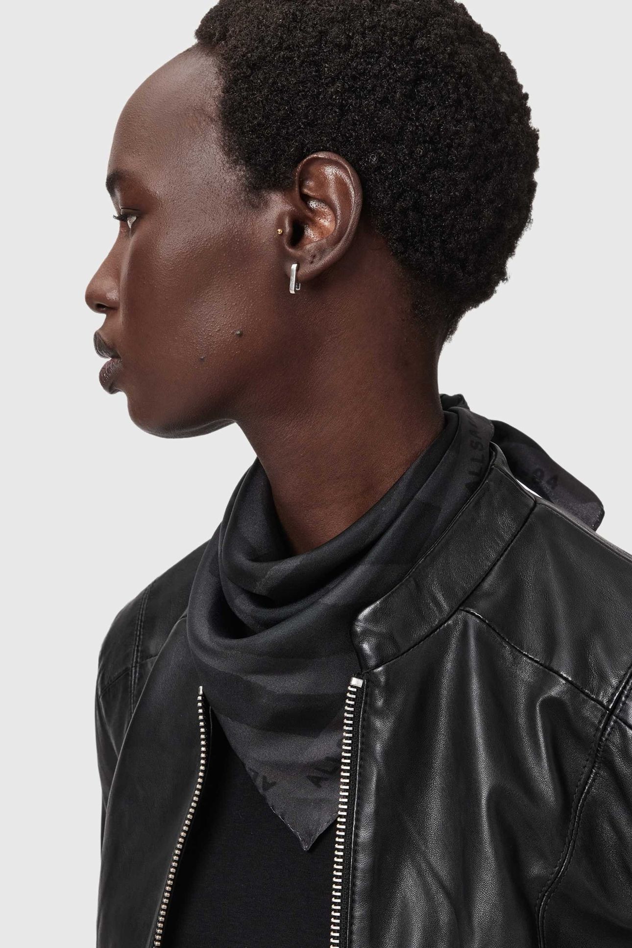 ZOEY SQUARE SCARF BLACK 3