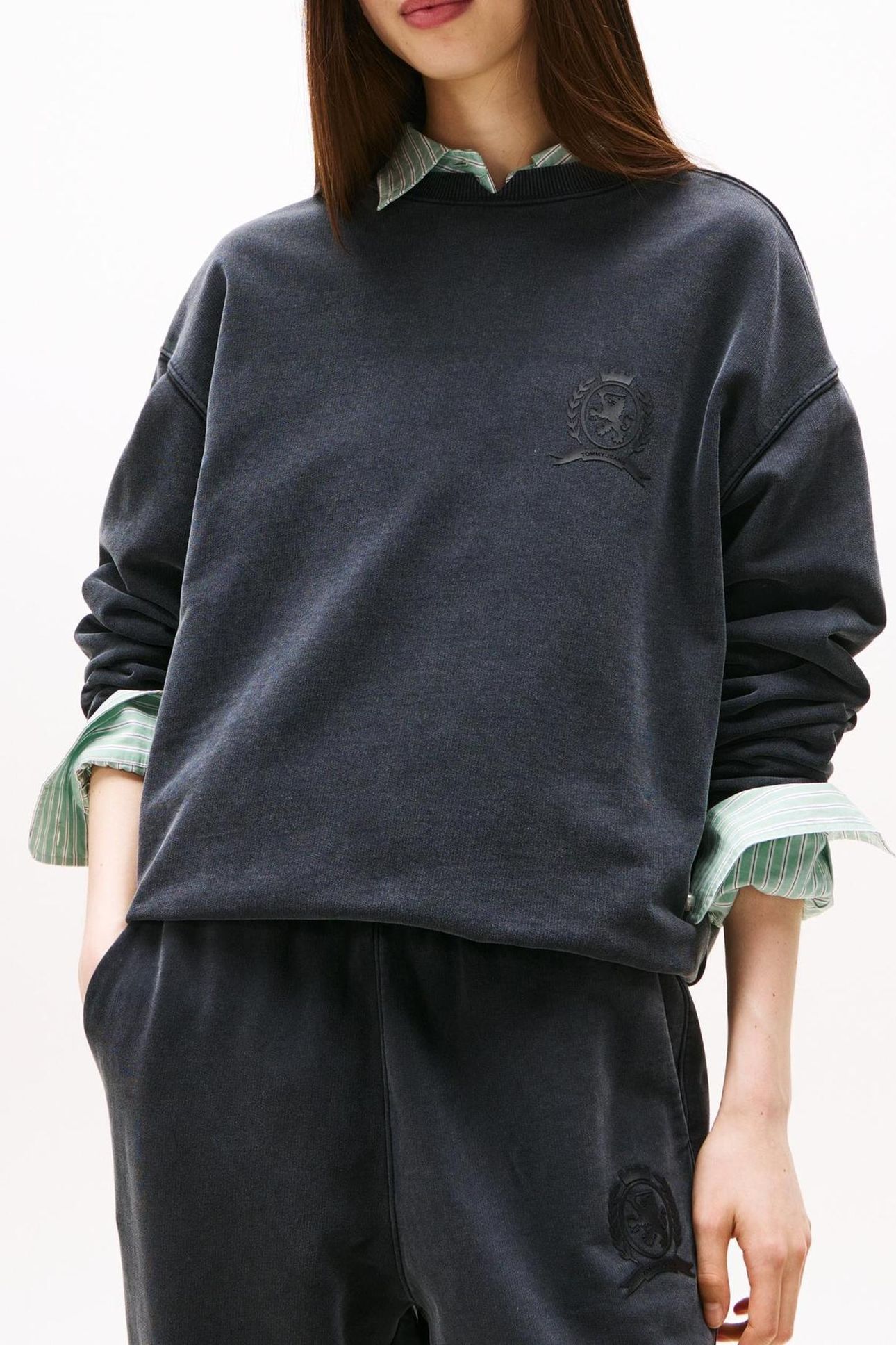 TJW RELAXED CREST NOTCH BLACK 1