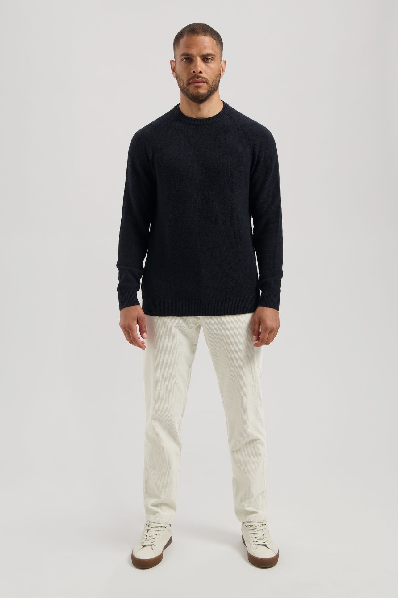 DS_YVAIN CREWNECK BLACK 2