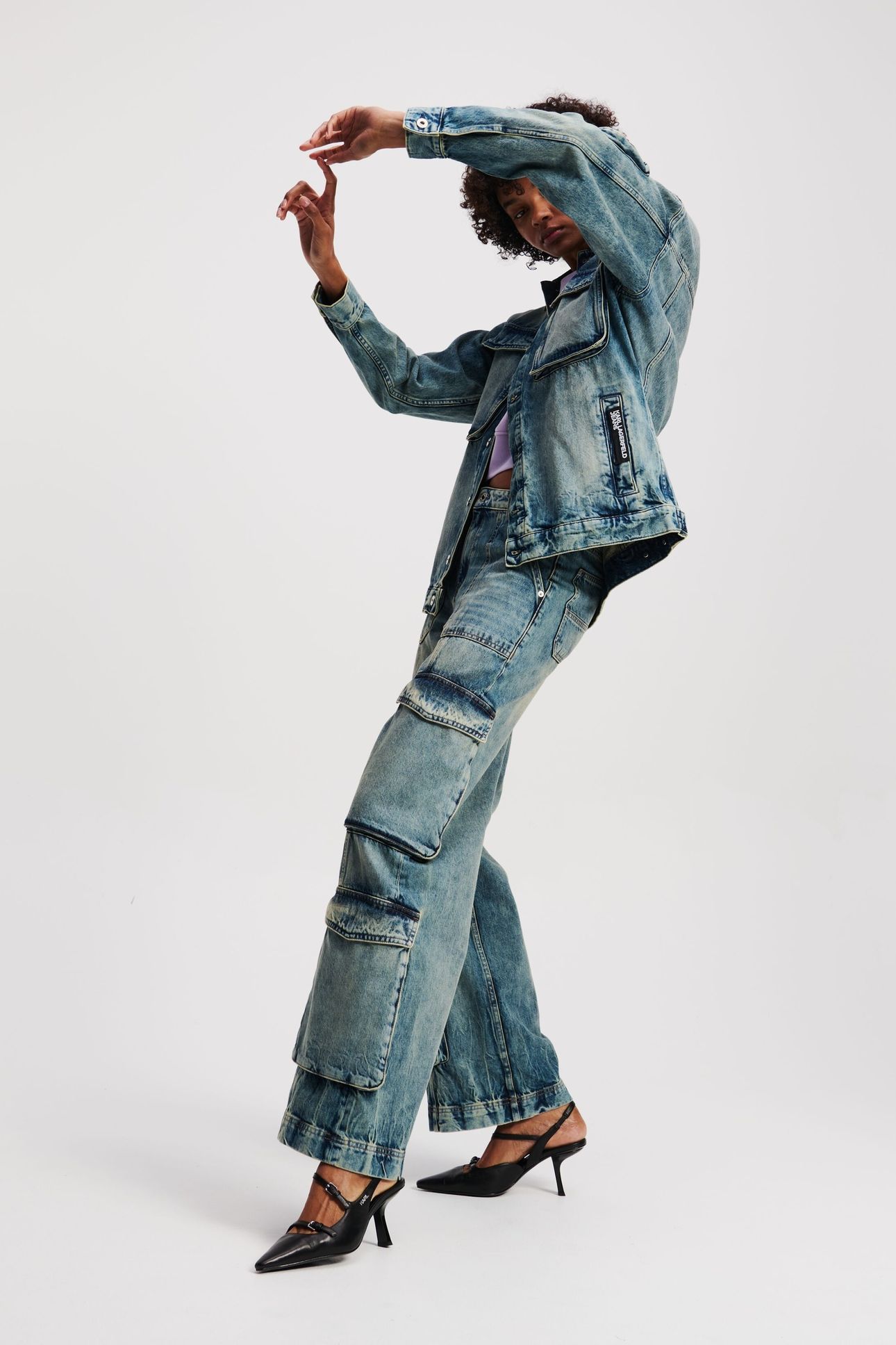 KLJ MR RELAXED CARGO DENIM TINTED VISUAL WASHED BLUE 4