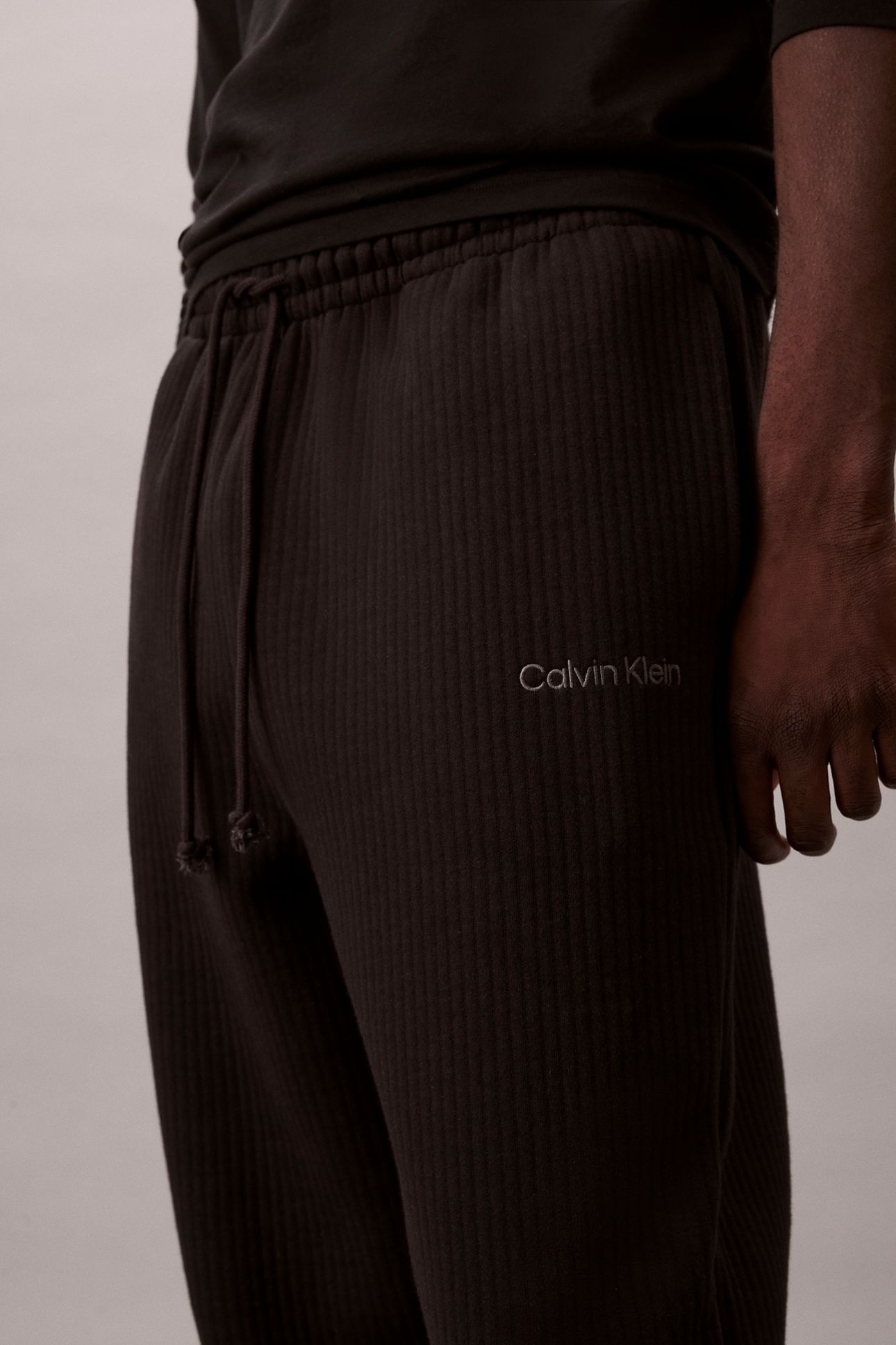 QUILTED JOGGER BLACK 6