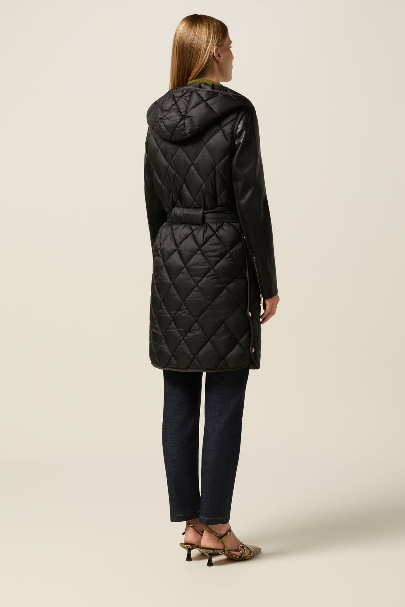 LIGHTWEIGHT DOWN VEST WITH HOOD BLACK 2