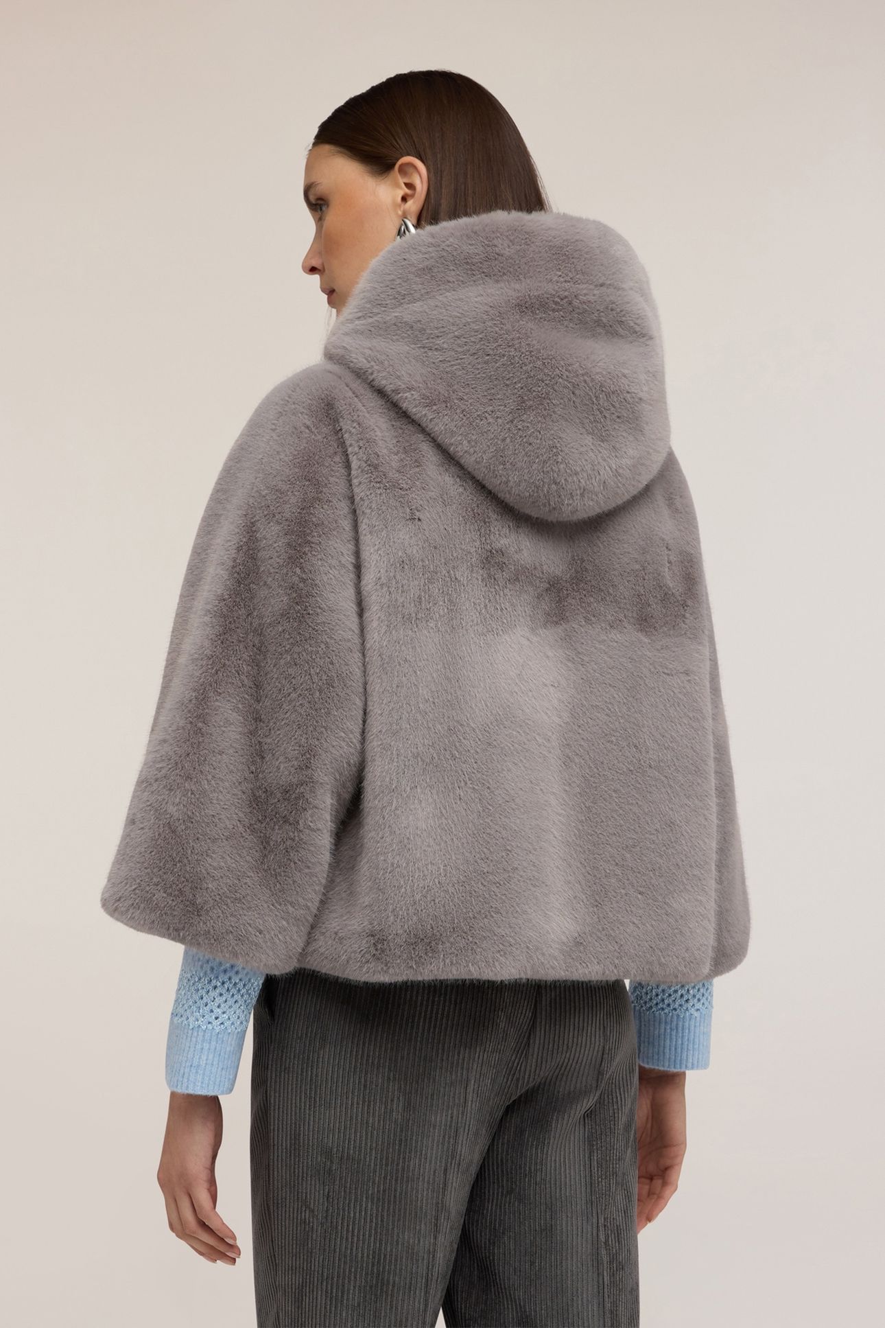 HOODED CAPE WITH PLUSH EFFECT GREY 3