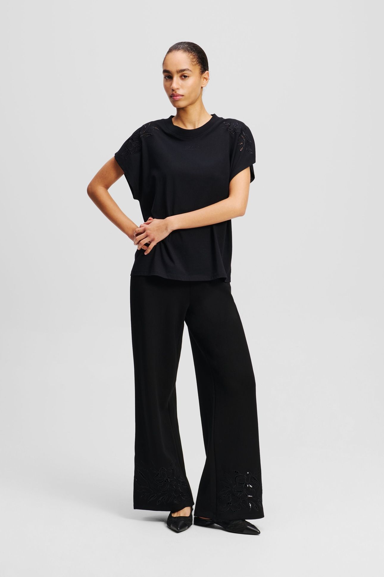 ORCHID EMBROIDERY SWEATPANTS BLACK 2