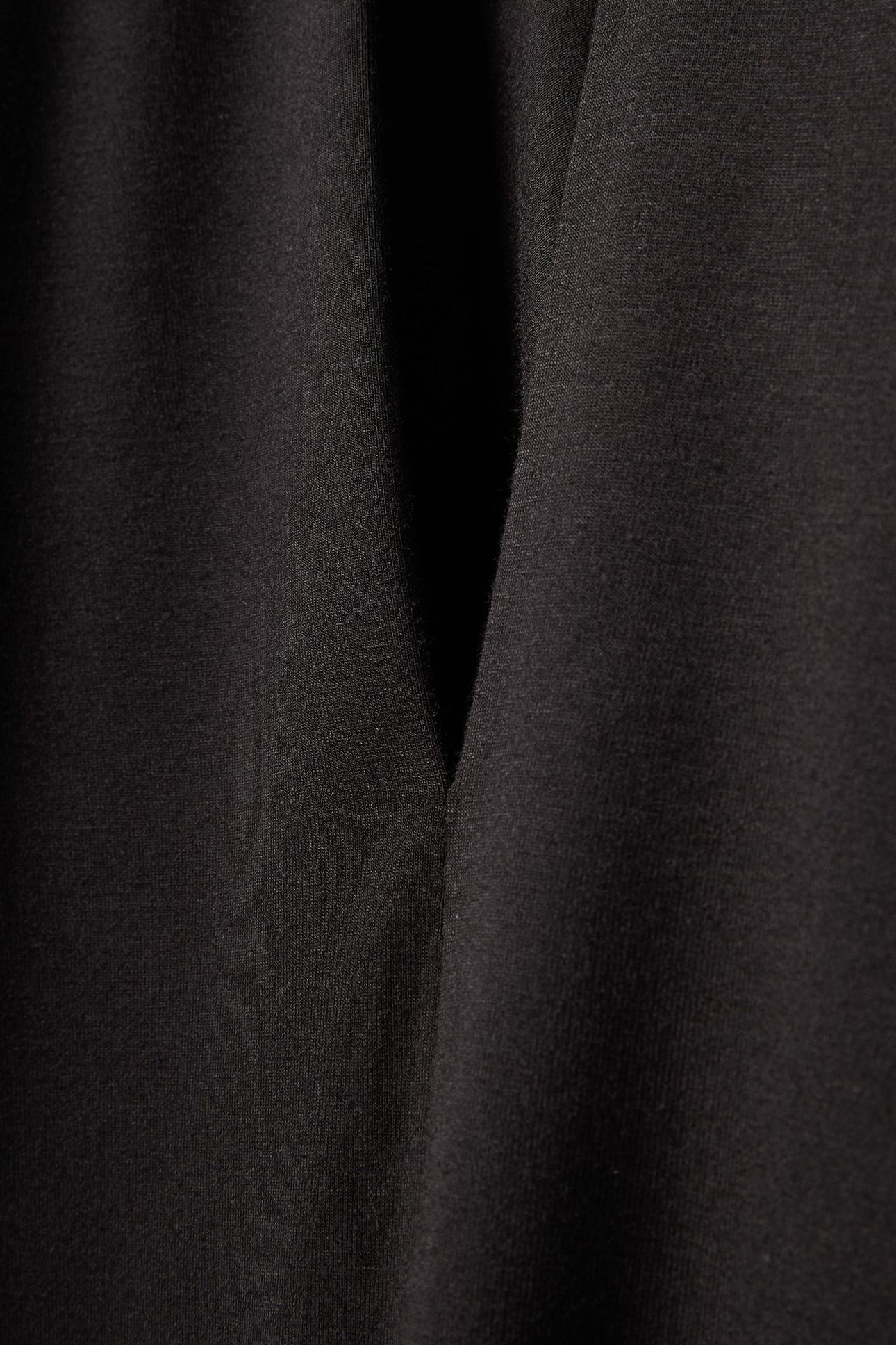 V NECK BLACK NIGHT 7