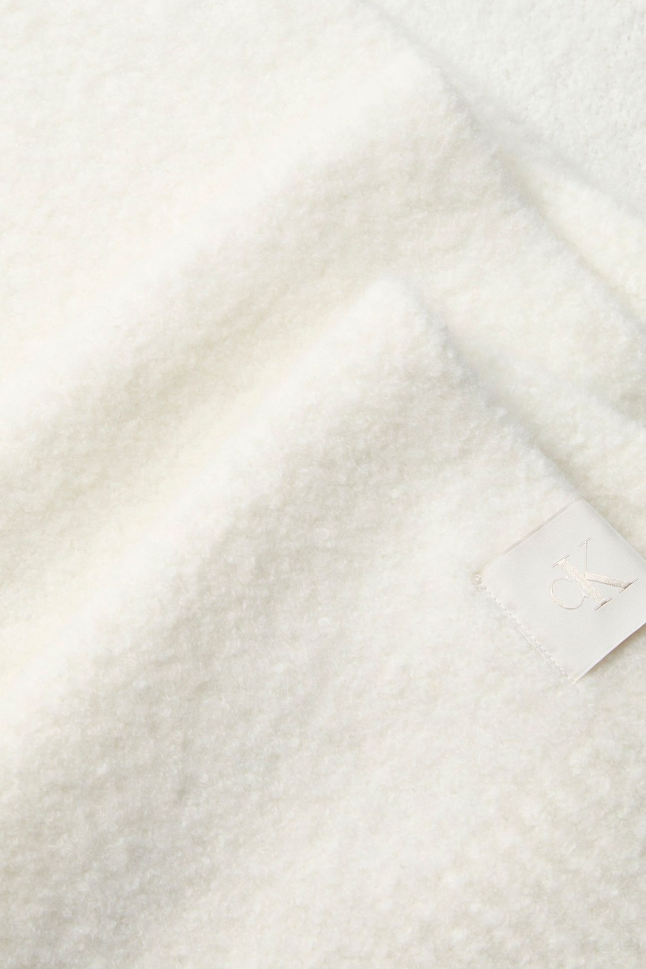 CK PATCH BOUCLE SCARF LILY WHITE 4