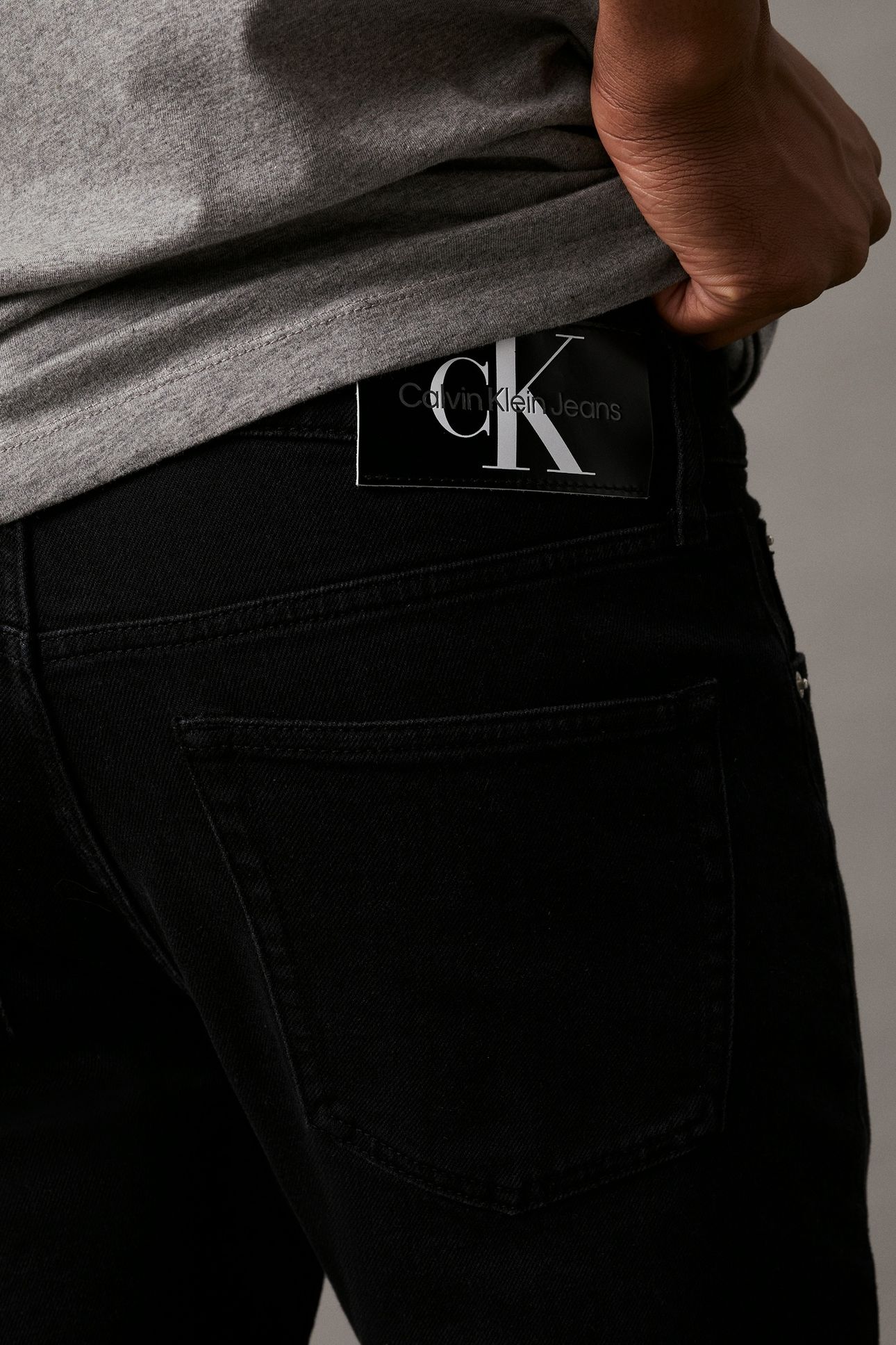SLIM TAPER DENIM BLACK 4