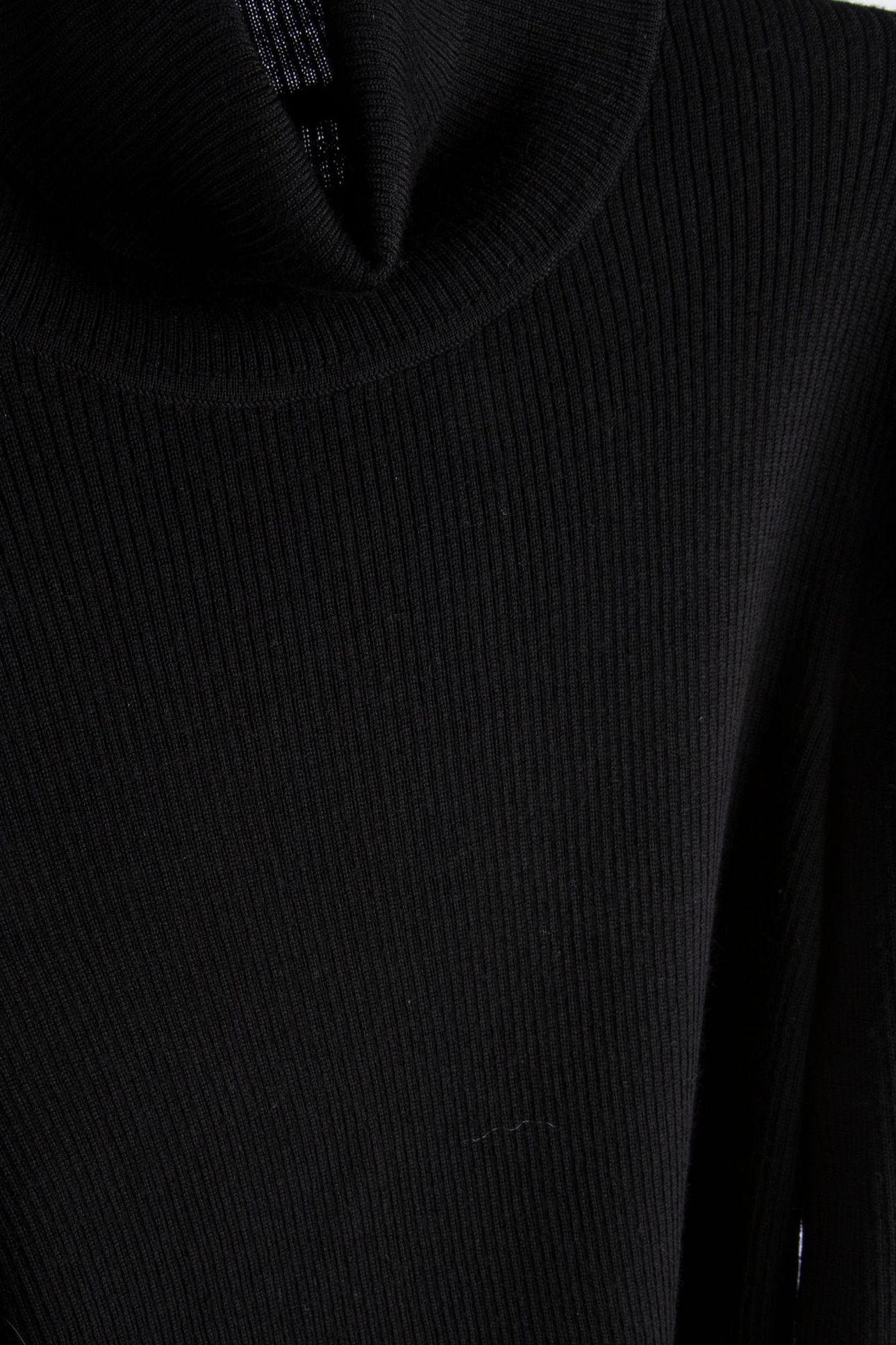 TRUDY TURTLENECK BLACK 4
